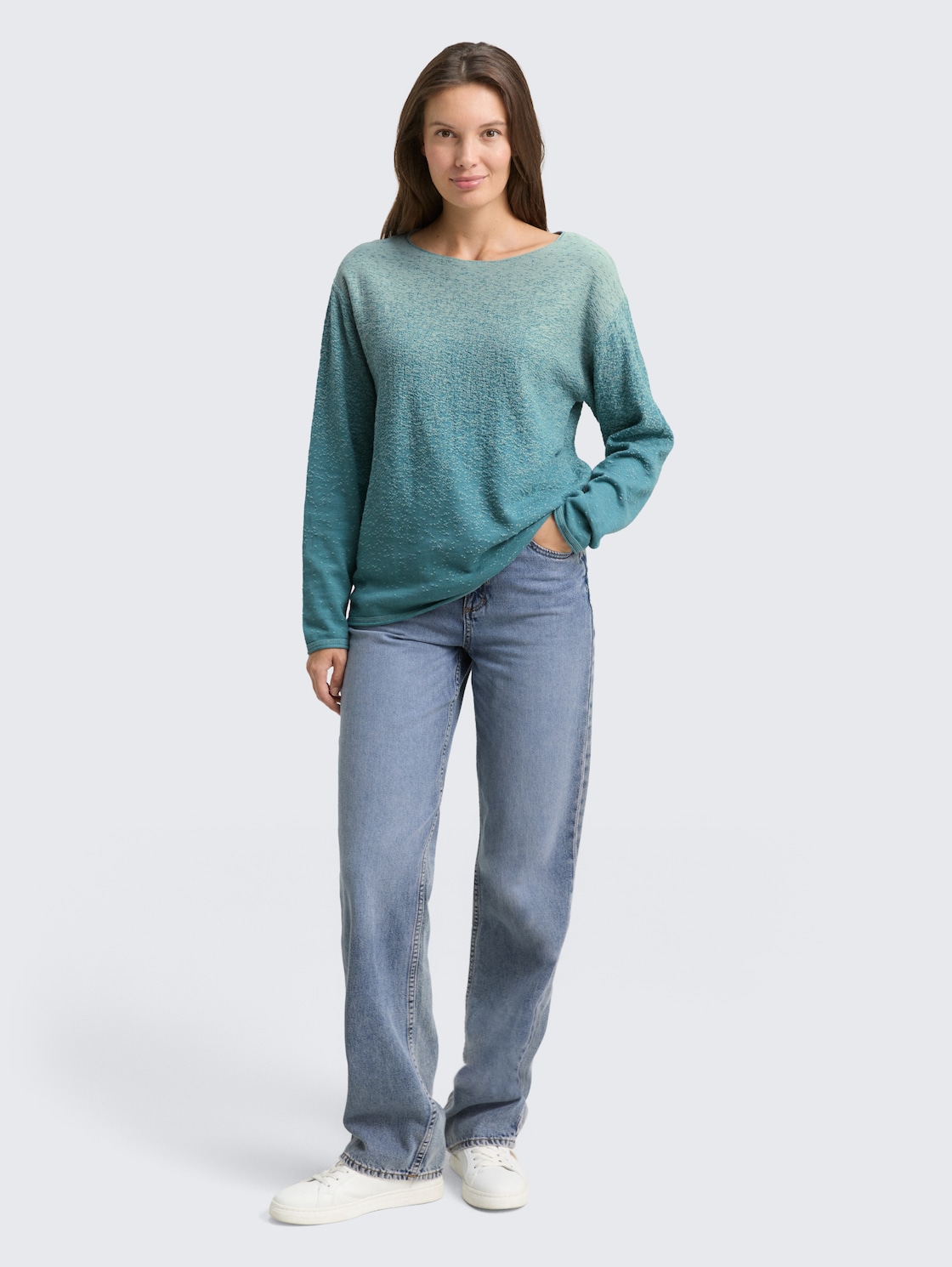 Loose Fit Strickpullover mit Farbverlauf - teal degrade design - Model-Vorderansicht