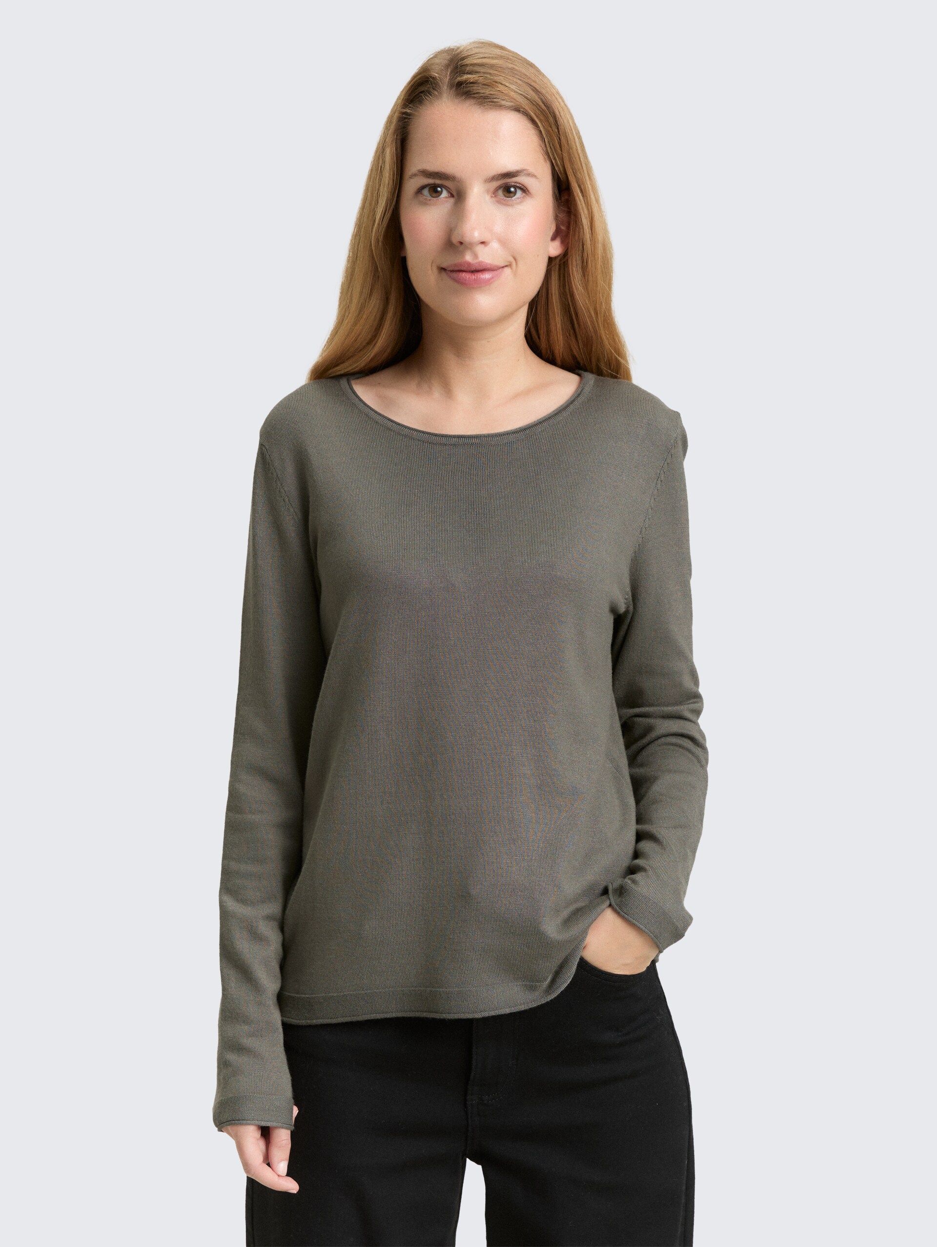 Basic Strickpullover mit Rundhalsausschnitt - cloudy green - Ausschnitt Model-Vorderansicht