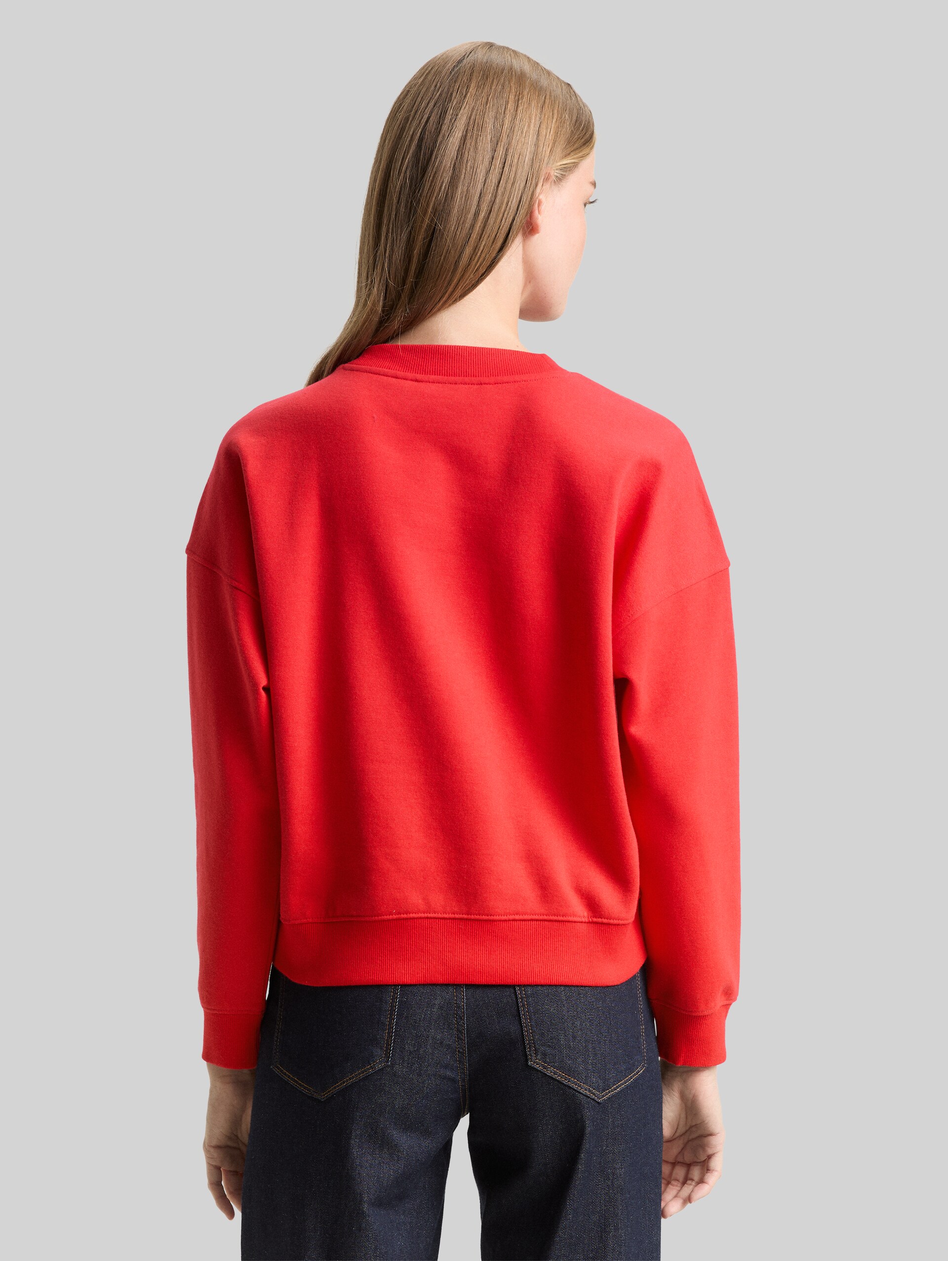Sweatshirt with glitter embroidery - brilliant red - Neckline model-back view