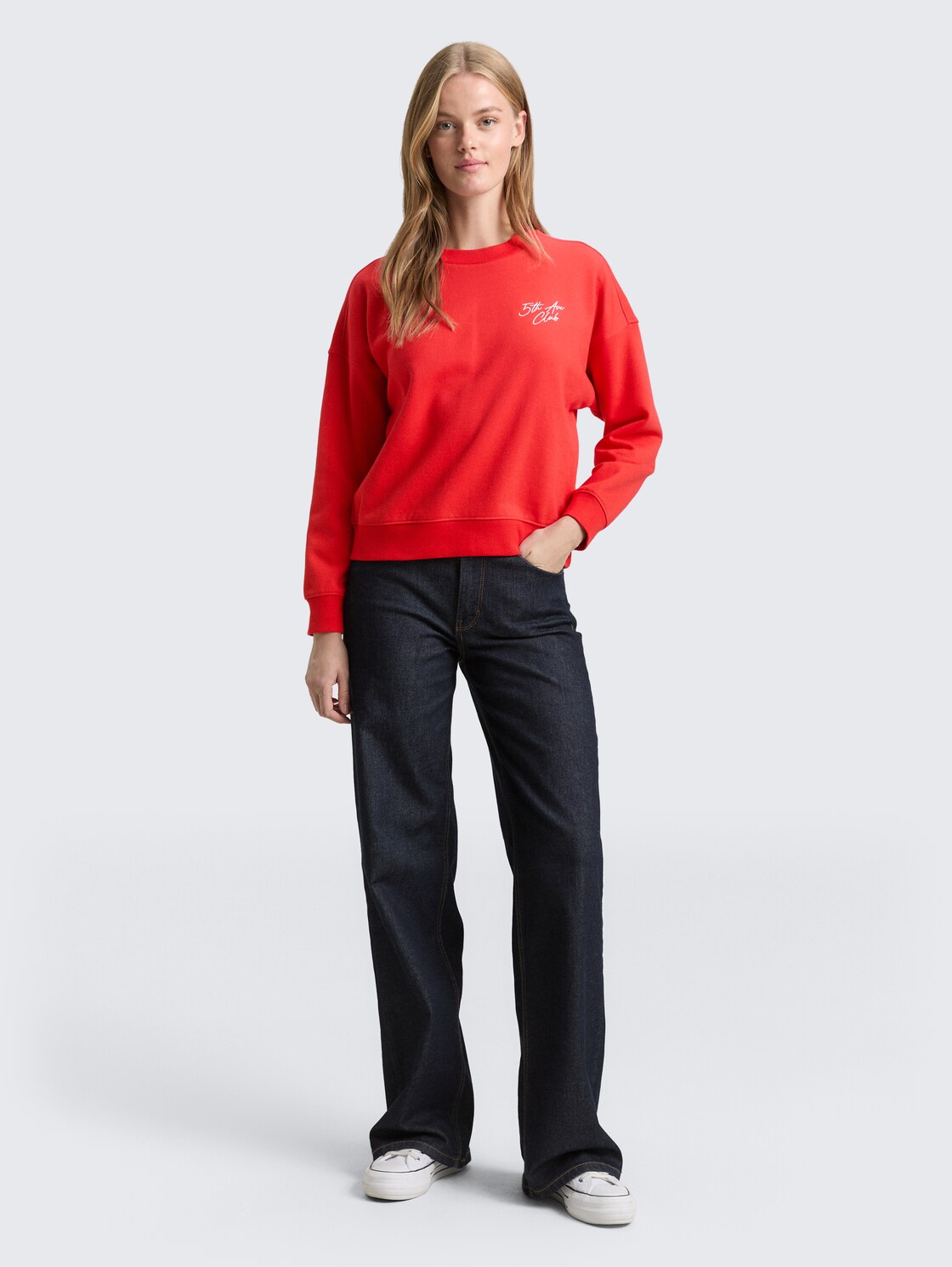 Sweatshirt mit Glitzer-Stickerei - brilliant red - Model-Vorderansicht
