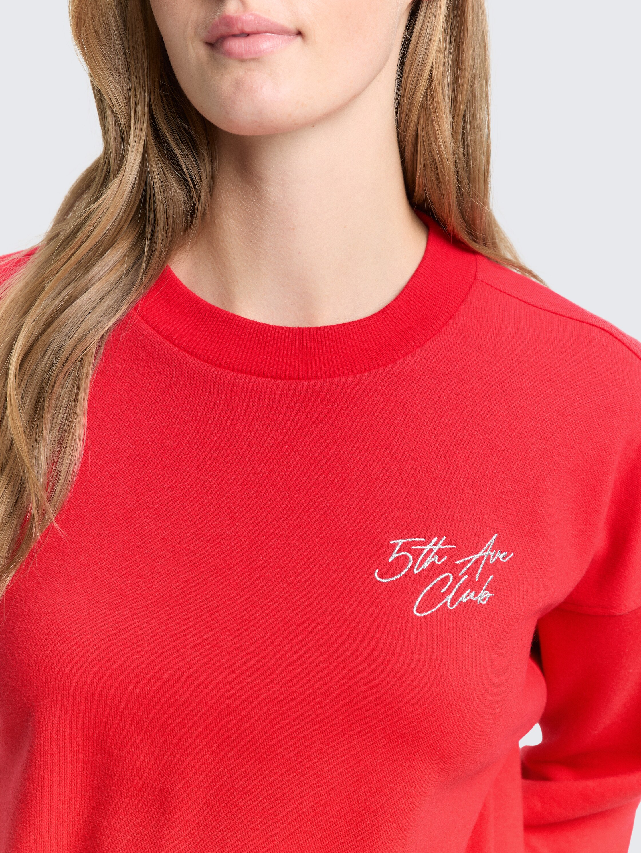 Sweatshirt met glitterborduursel - brilliant red - Detailaanzicht model