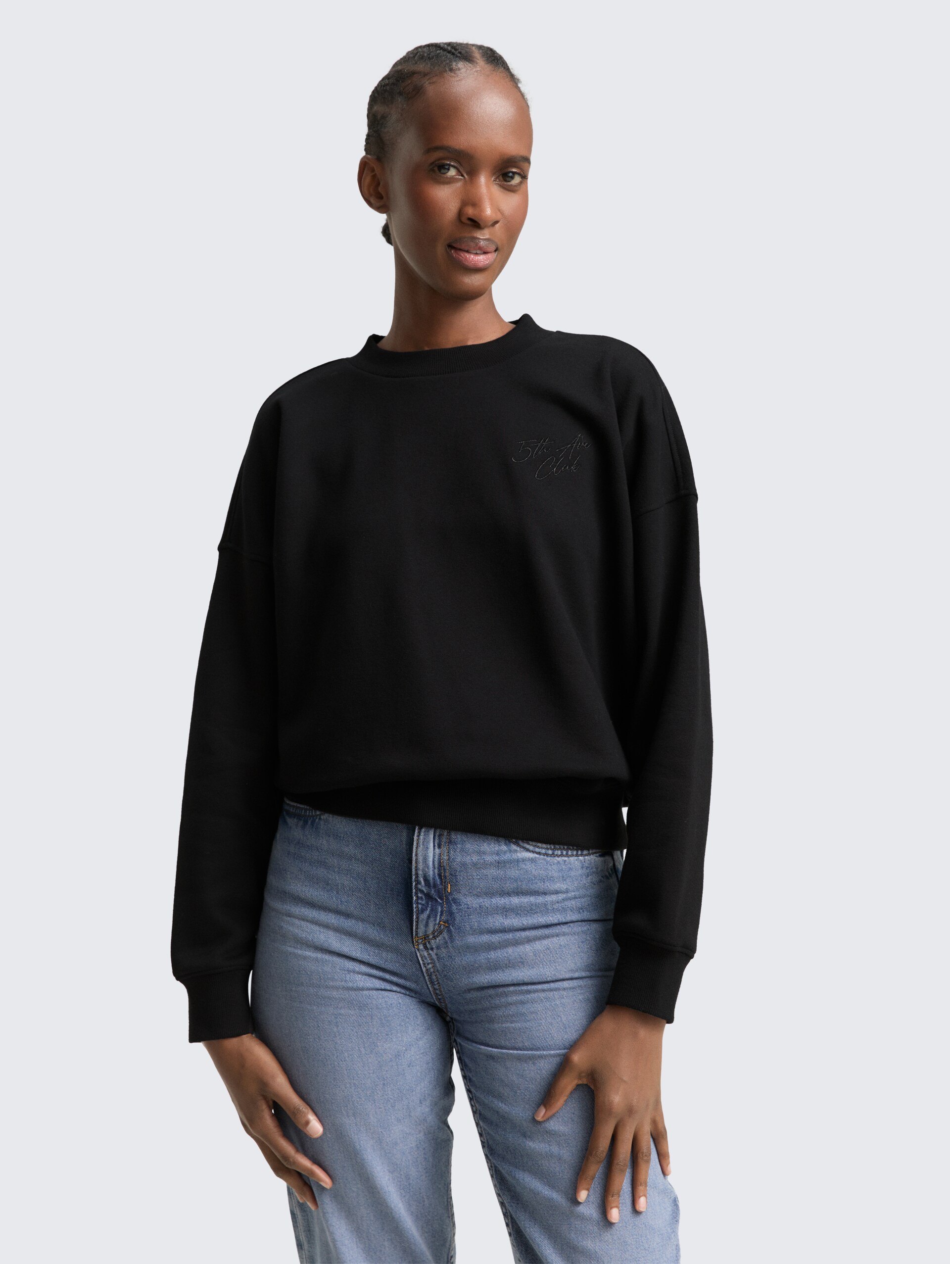 Sweatshirt mit Glitzer-Stickerei - deep black - Ausschnitt Model-Vorderansicht