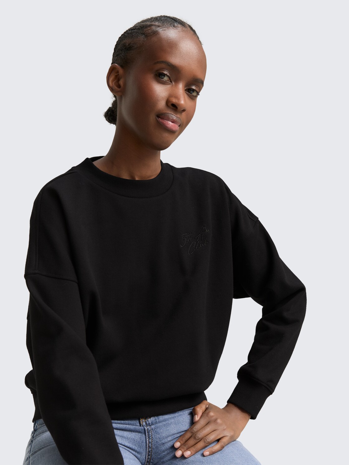 Sweatshirt mit Glitzer-Stickerei - deep black - Detail-Model-Ansicht