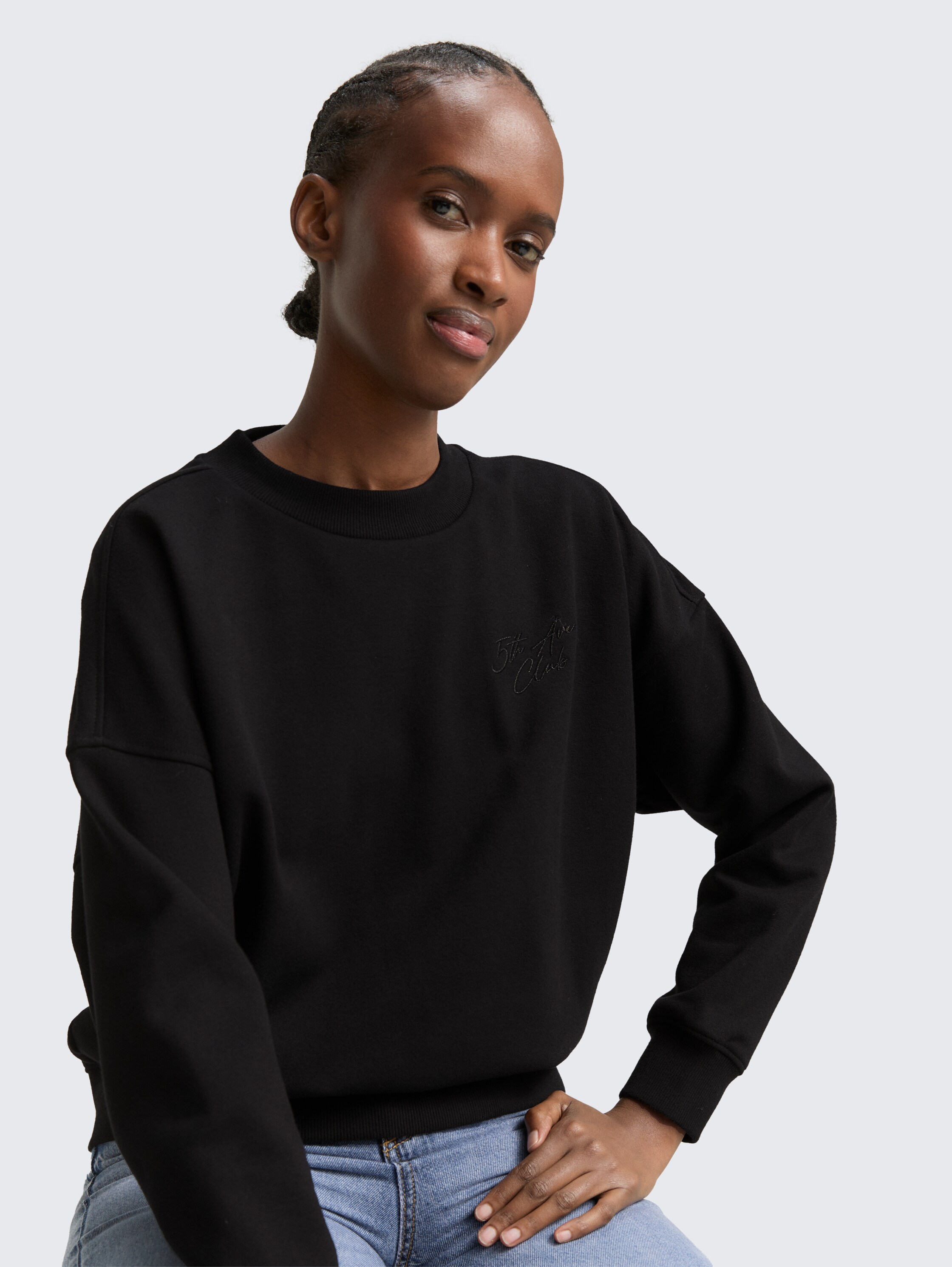 Sweatshirt mit Glitzer-Stickerei - deep black - Detail-Model-Ansicht