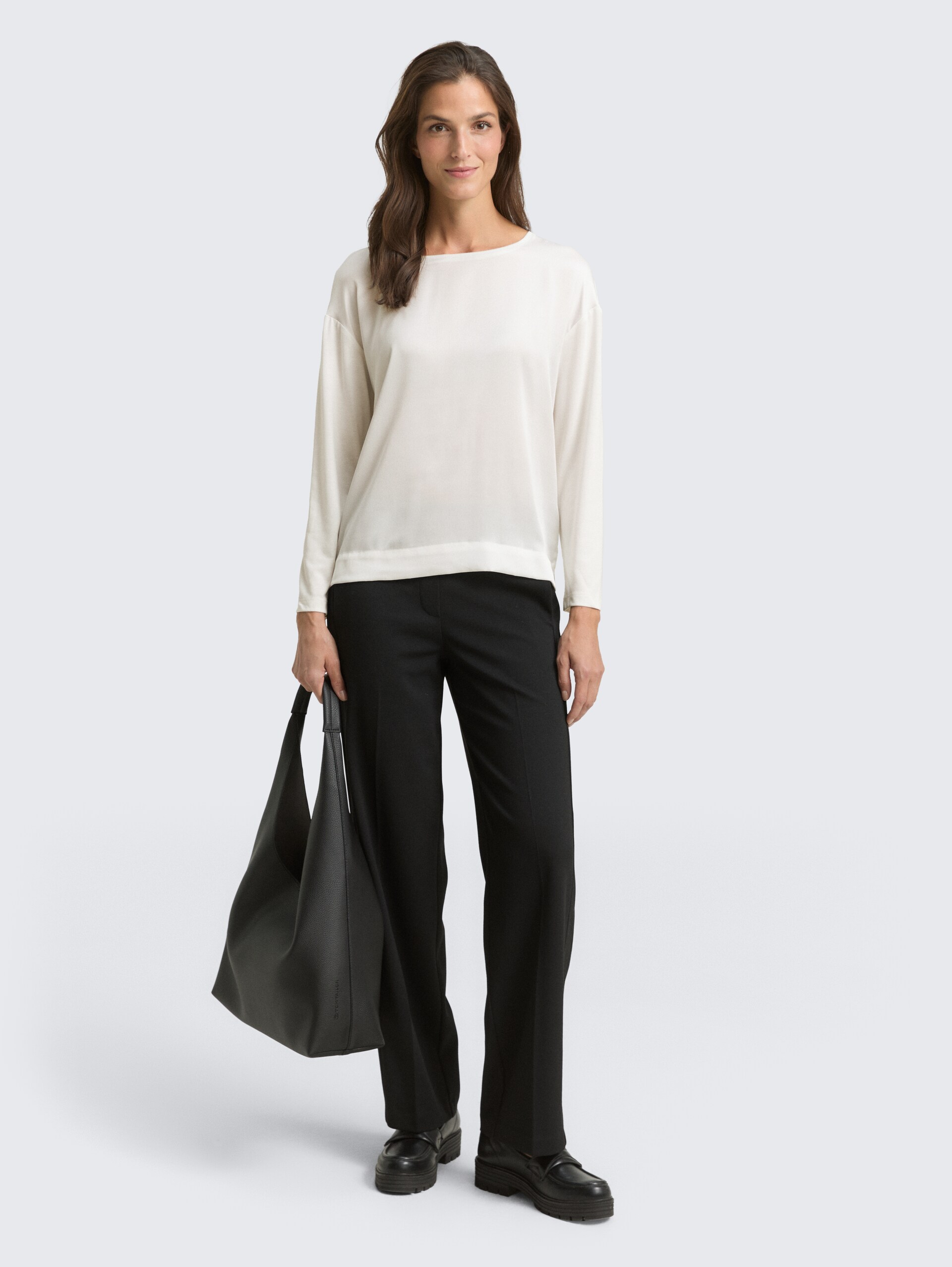 Loose Fit Langarmshirt im Material-Mix - Whisper White - Model-Vorderansicht