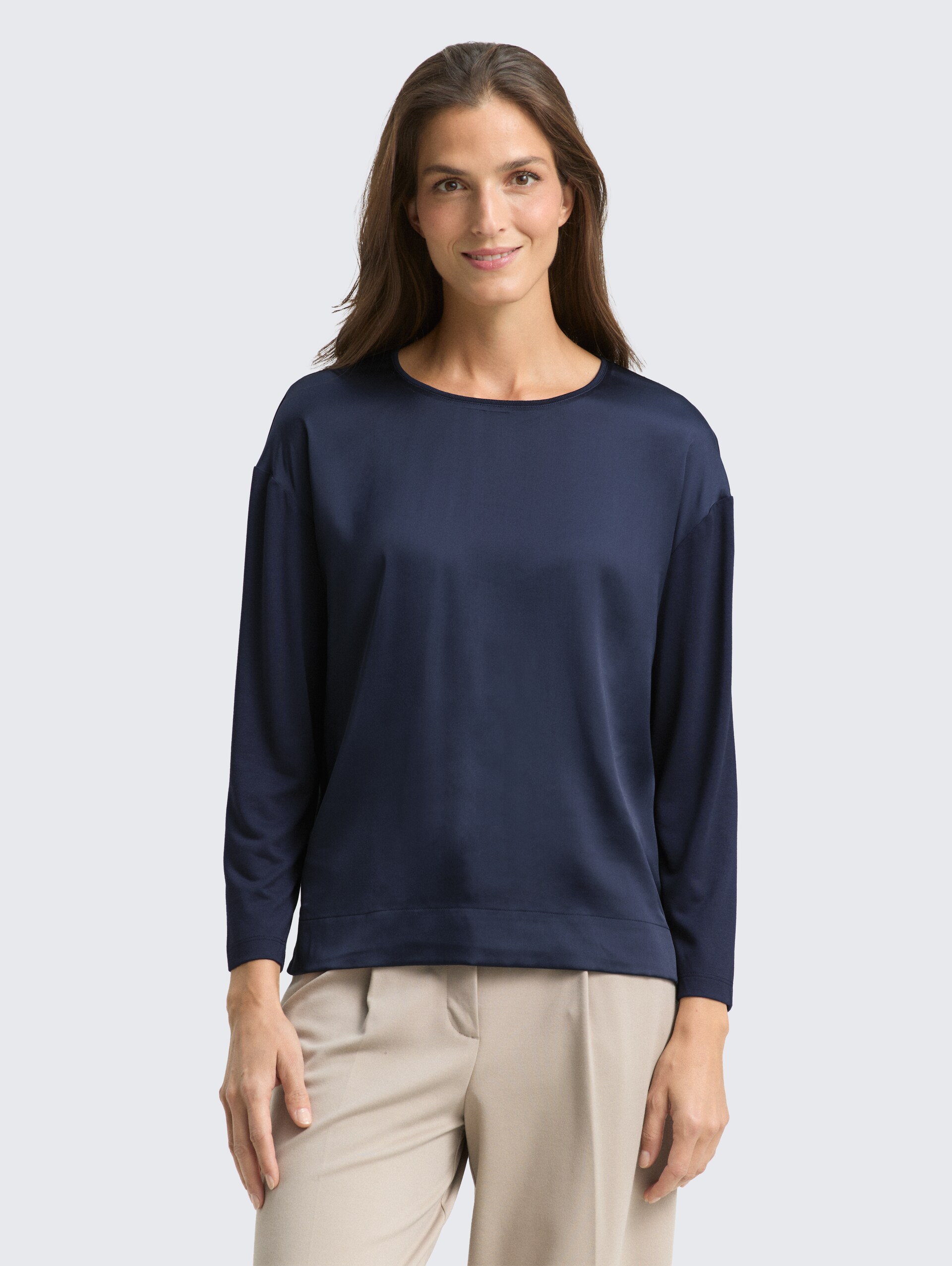 Loose Fit Langarmshirt im Material-Mix - sky captain blue - Ausschnitt Model-Vorderansicht