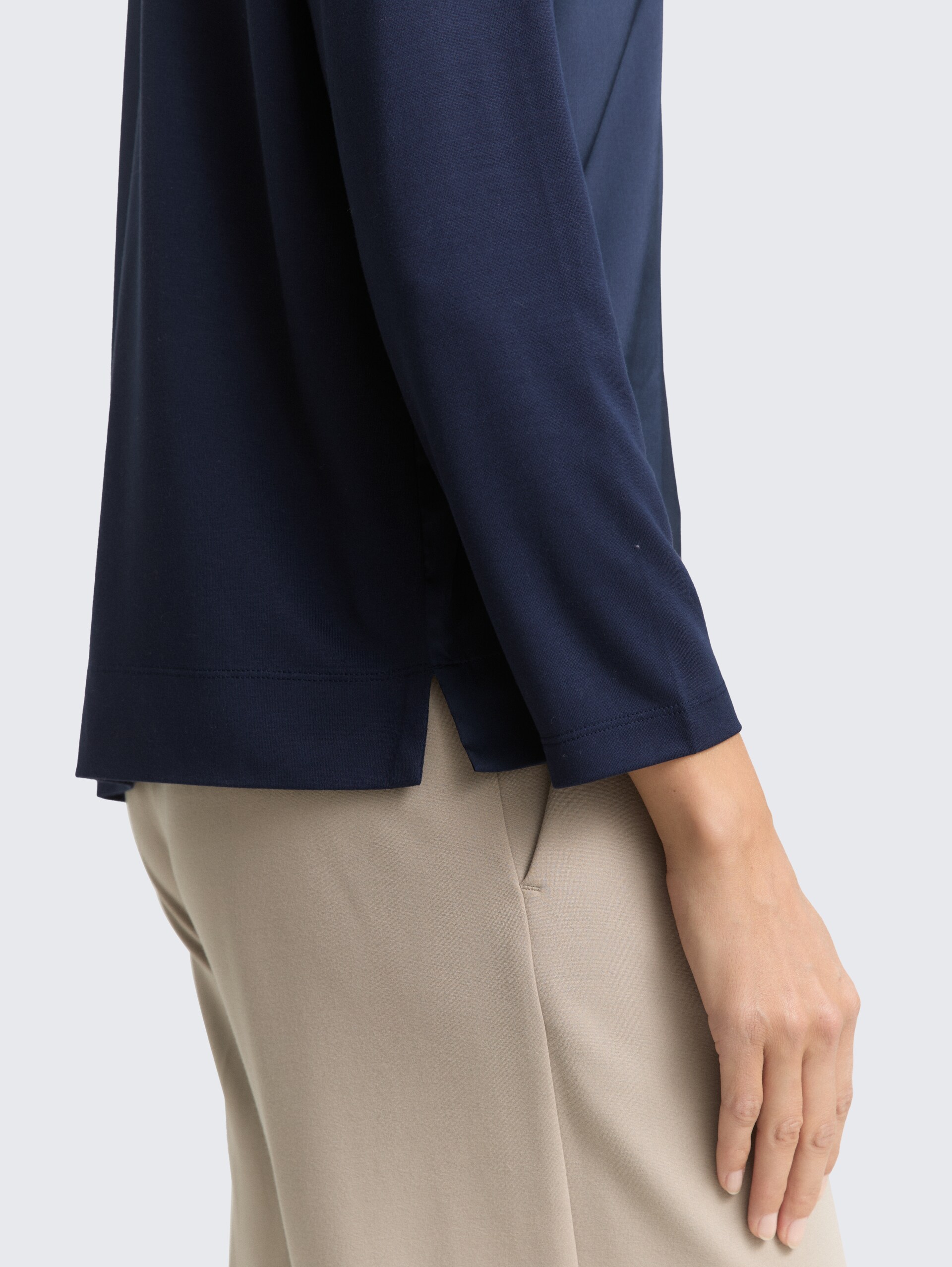 Loose Fit Langarmshirt im Material-Mix - sky captain blue - Detail-Model-Ansicht