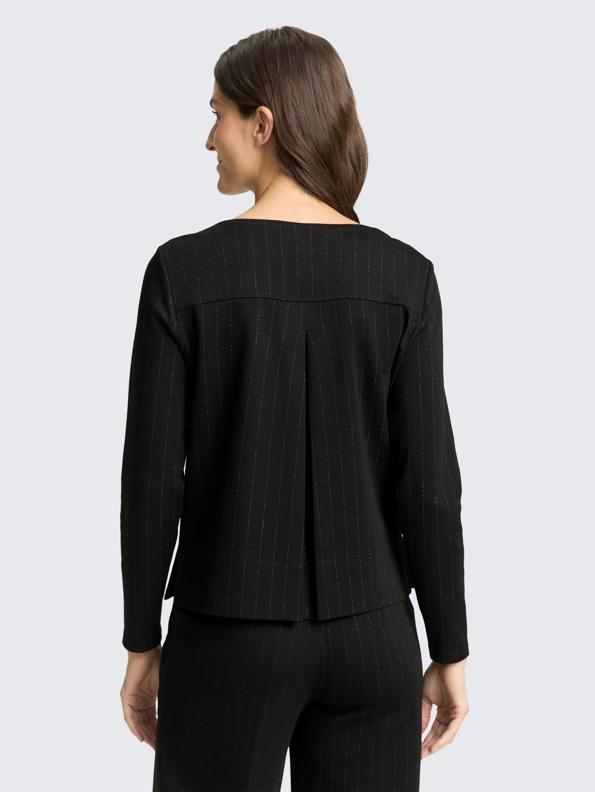 Langarmshirt mit Glitzer-Effekt - pinstripe with lurex - Auschnitt Model-Rückansicht