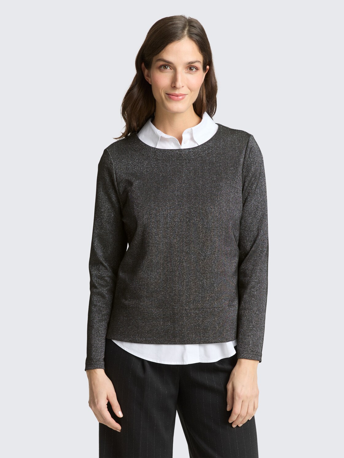 Langarmshirt mit Glitzer-Effekt - glitter fabric - Ausschnitt Model-Vorderansicht