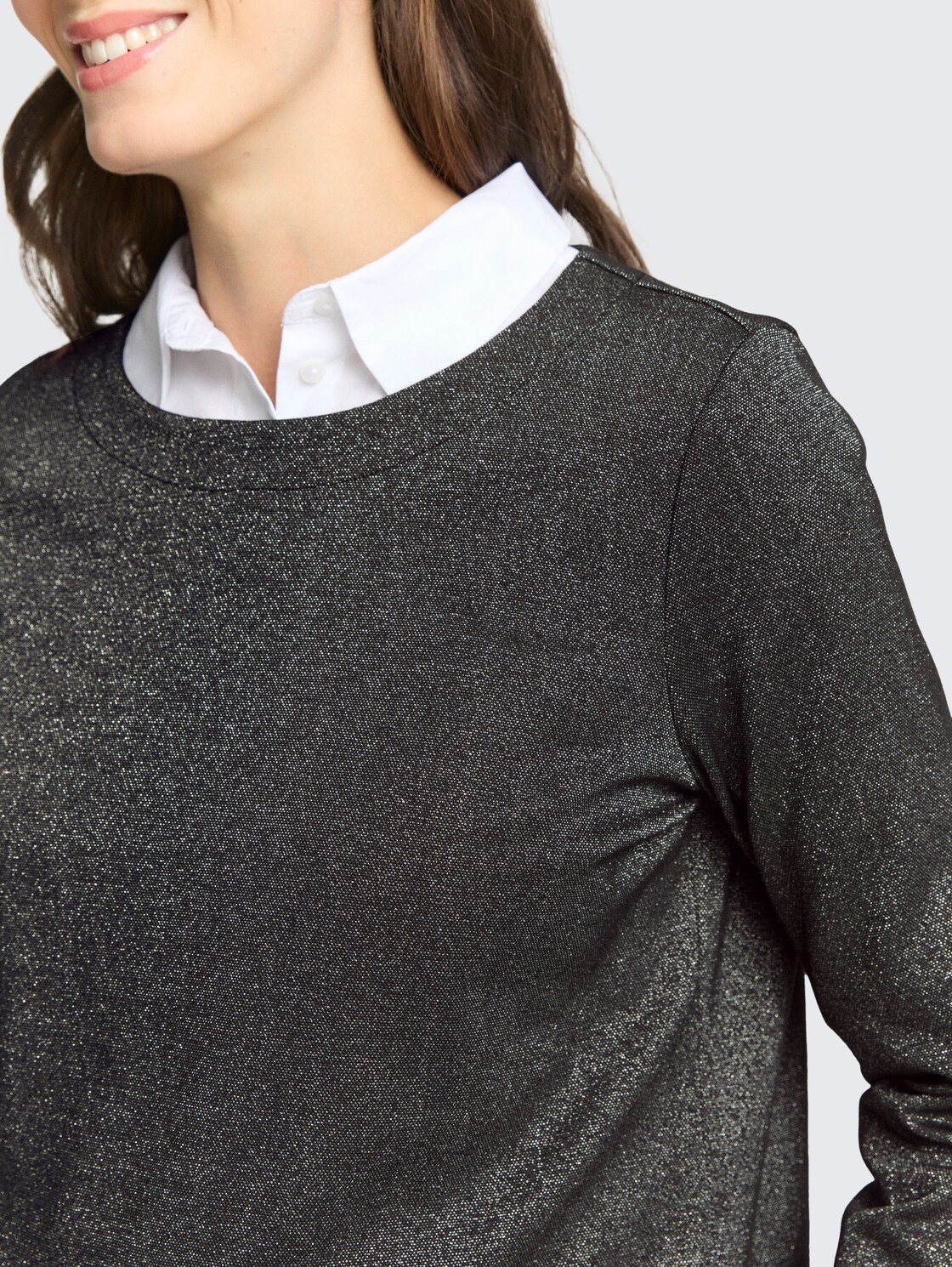 Langarmshirt mit Glitzer-Effekt - glitter fabric - Detail-Model-Ansicht