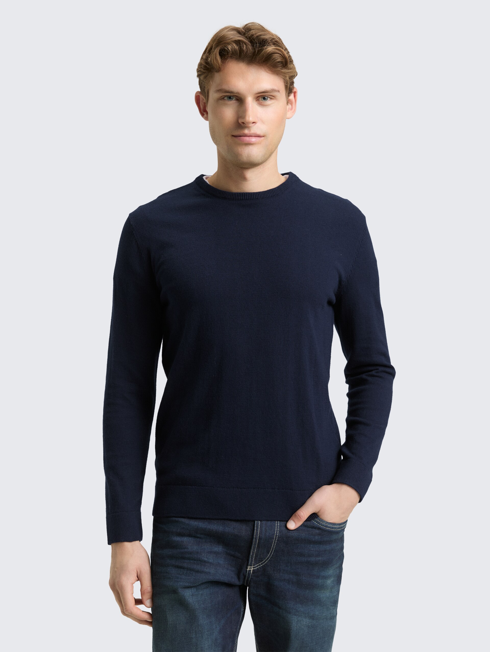 Basic Strickpullover aus Baumwolle - sky captain blue - Ausschnitt Model-Vorderansicht