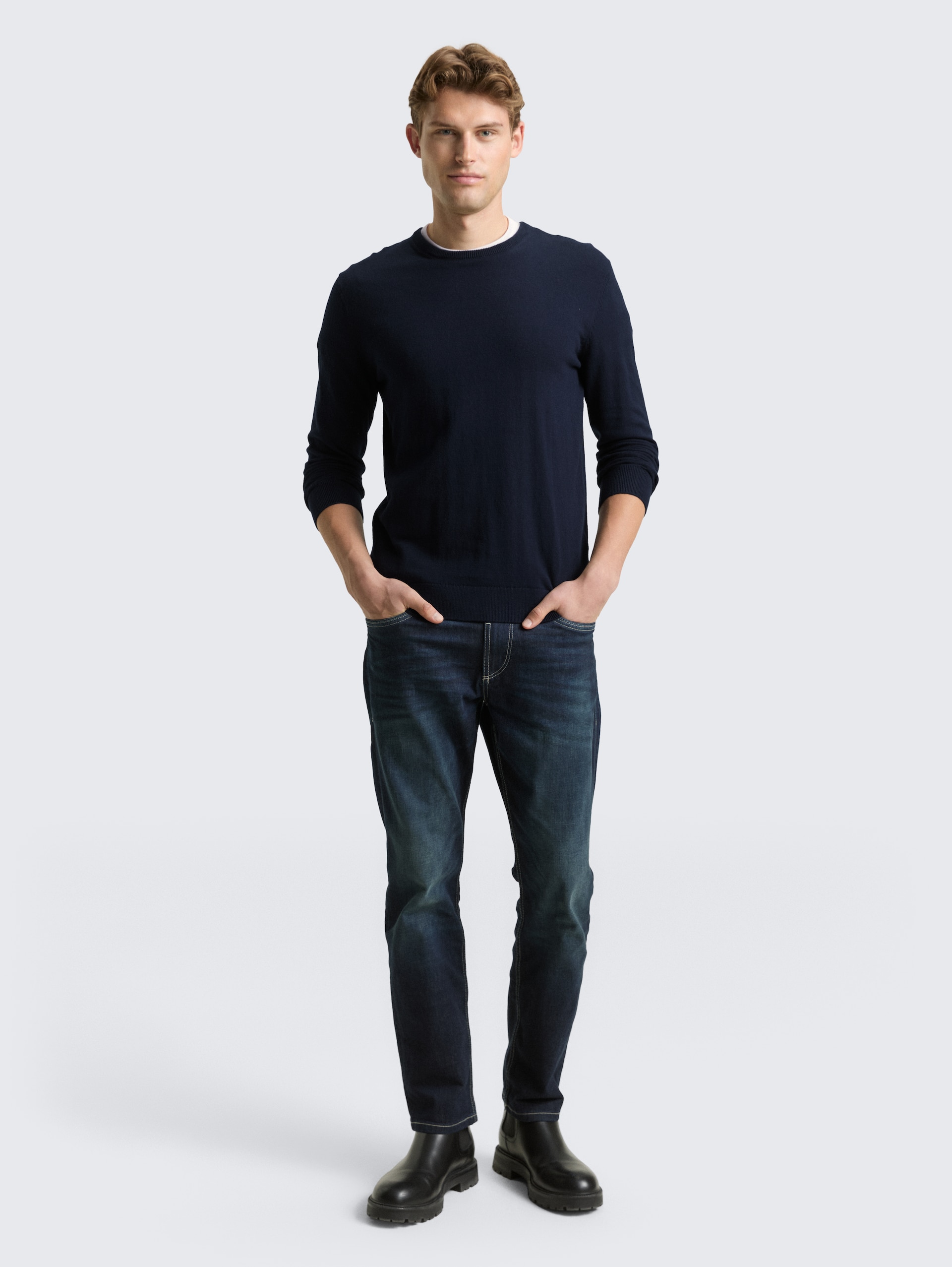 Basic Strickpullover aus Baumwolle - sky captain blue - Model-Vorderansicht