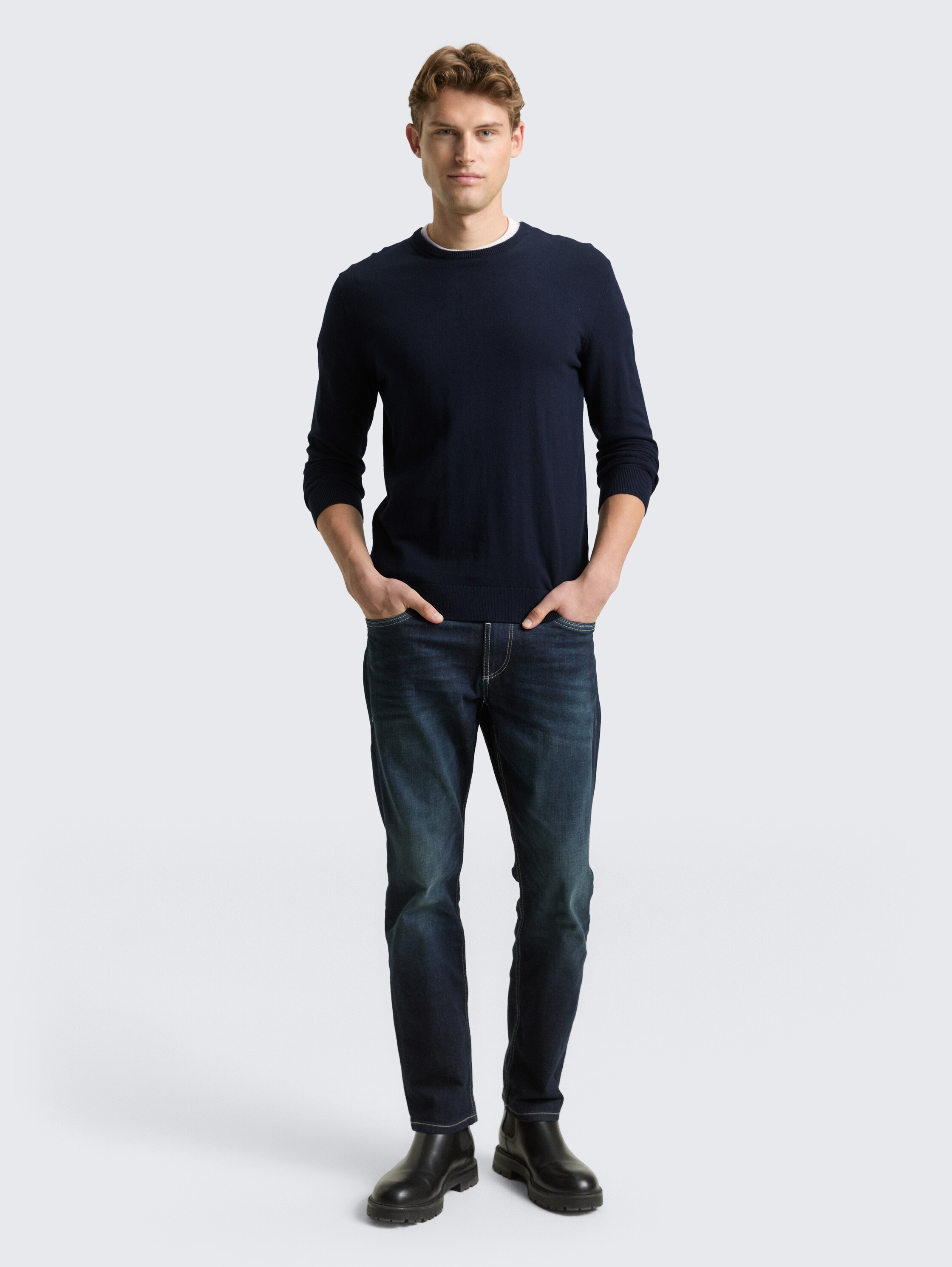 Basic Strickpullover aus Baumwolle - sky captain blue - Model-Vorderansicht