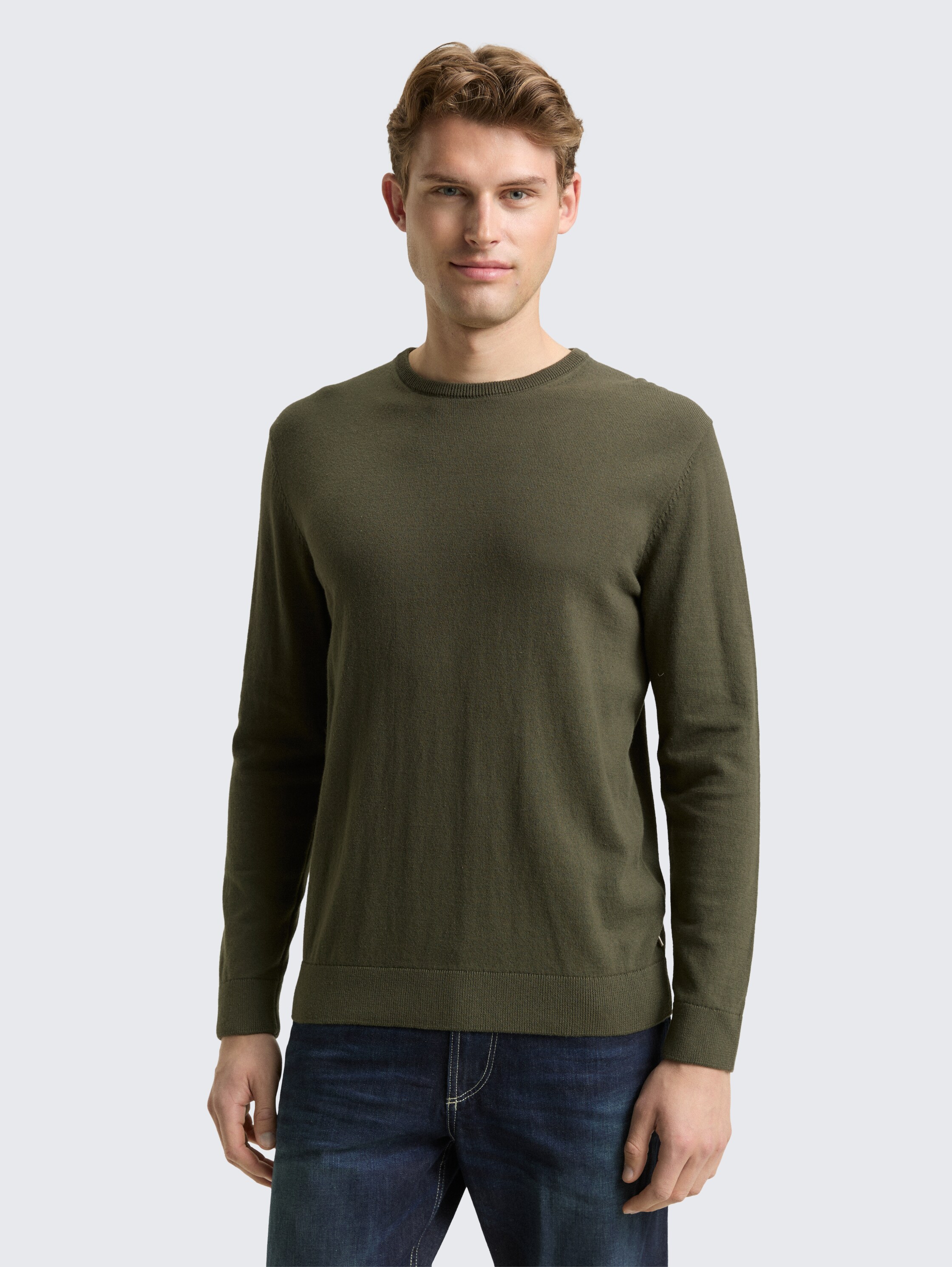 Basic Strickpullover aus Baumwolle - Deep Forest Green - Ausschnitt Model-Vorderansicht