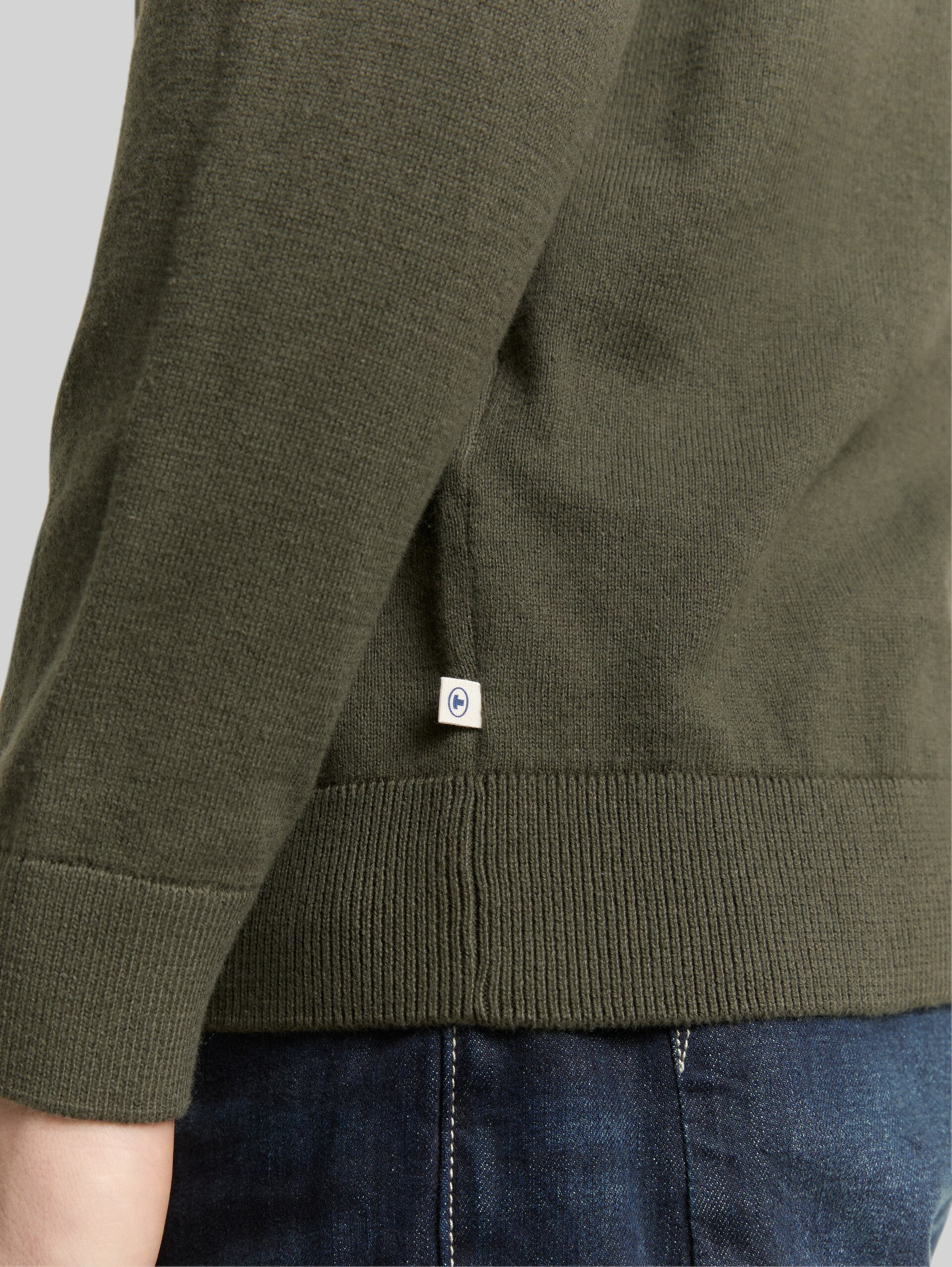 Basic knitted jumper in cotton - Deep Forest Green - Detail model view