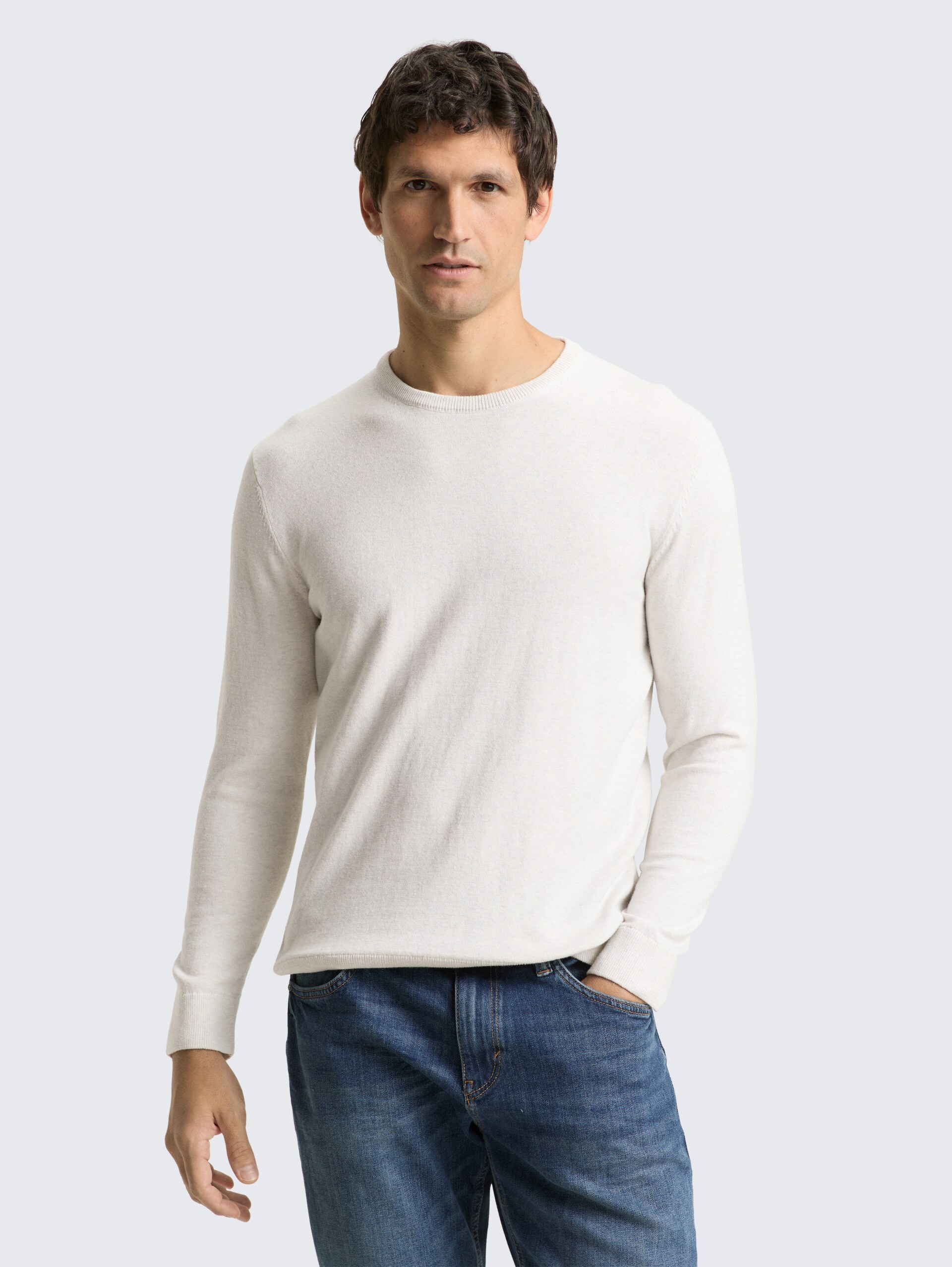 Basic Strickpullover aus Baumwolle - Soft Vanilla Melange - Ausschnitt Model-Vorderansicht
