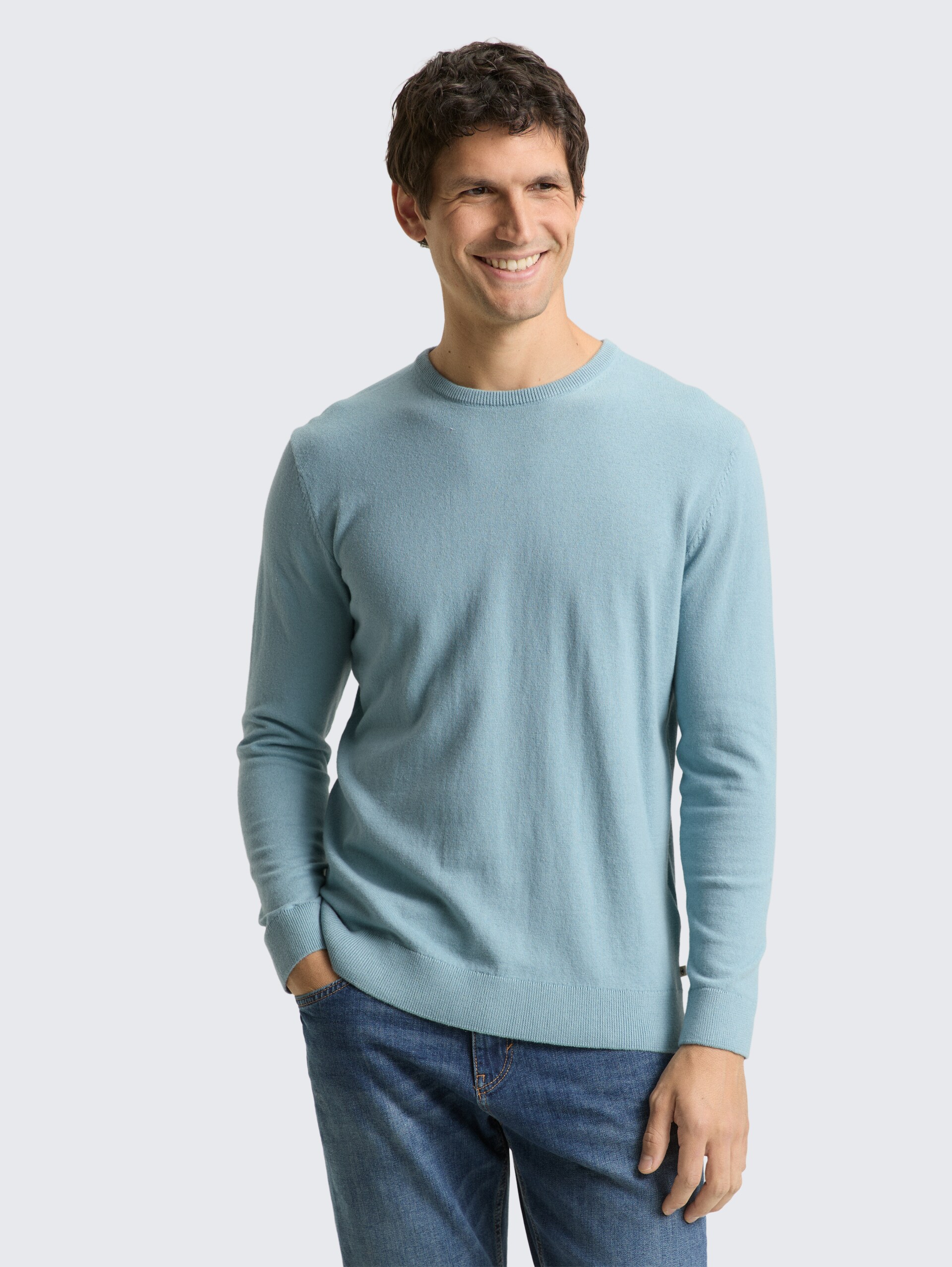 Basic Strickpullover aus Baumwolle - tourmaline - Ausschnitt Model-Vorderansicht