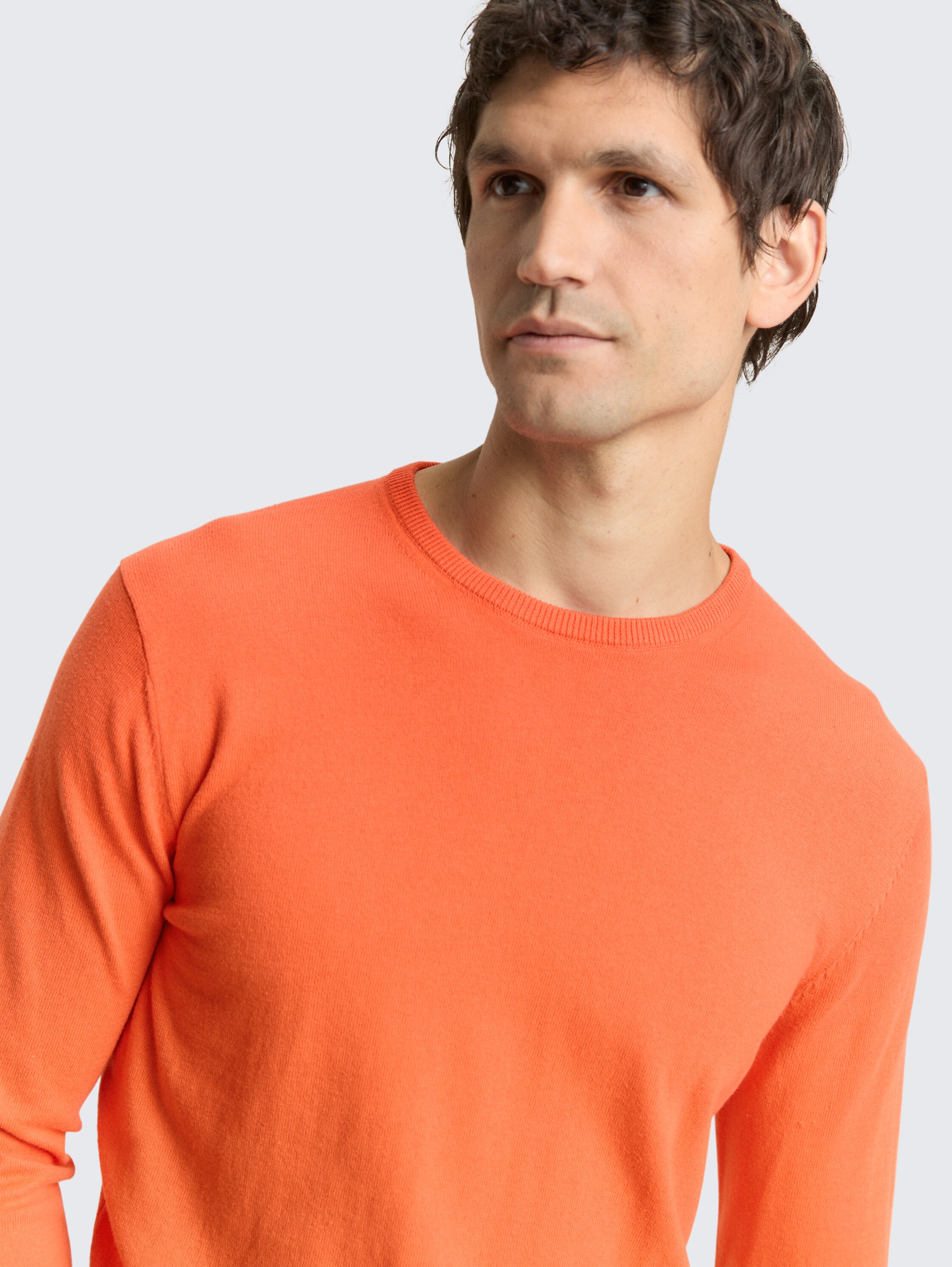 Basic Strickpullover aus Baumwolle - pale red - Detail-Model-Ansicht