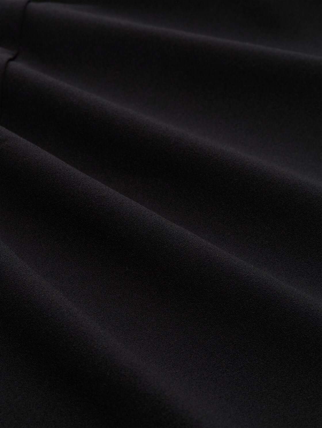 Jumpsuit mit Bindegürtel - deep black - Material-Ansicht