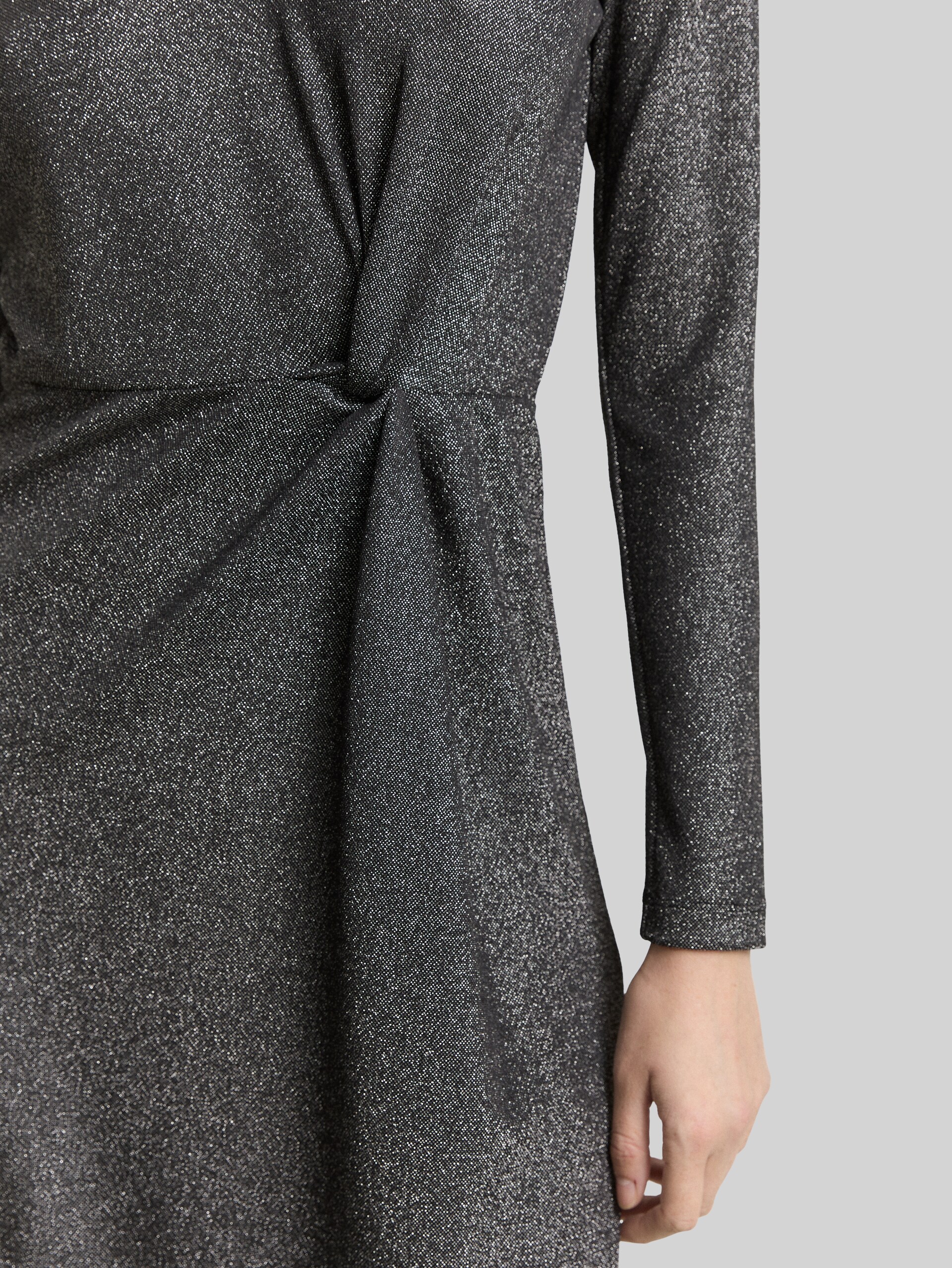 Fitted Mini-Kleid mit Glitzer-Effekt - black glitter - Detail-Model-Ansicht