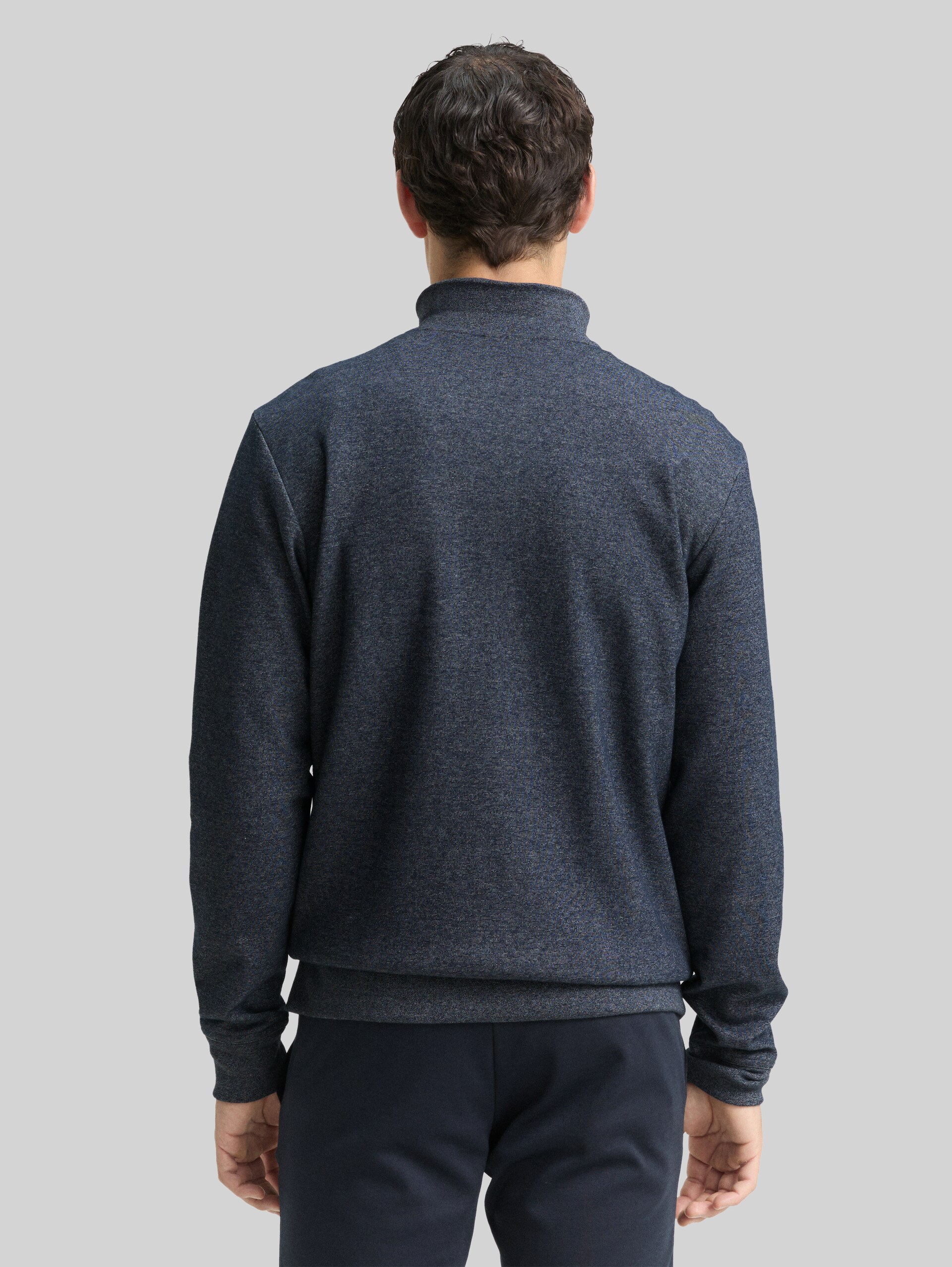 Sweatjacke in Melange-Optik - navy fine yd stripe - Auschnitt Model-Rückansicht