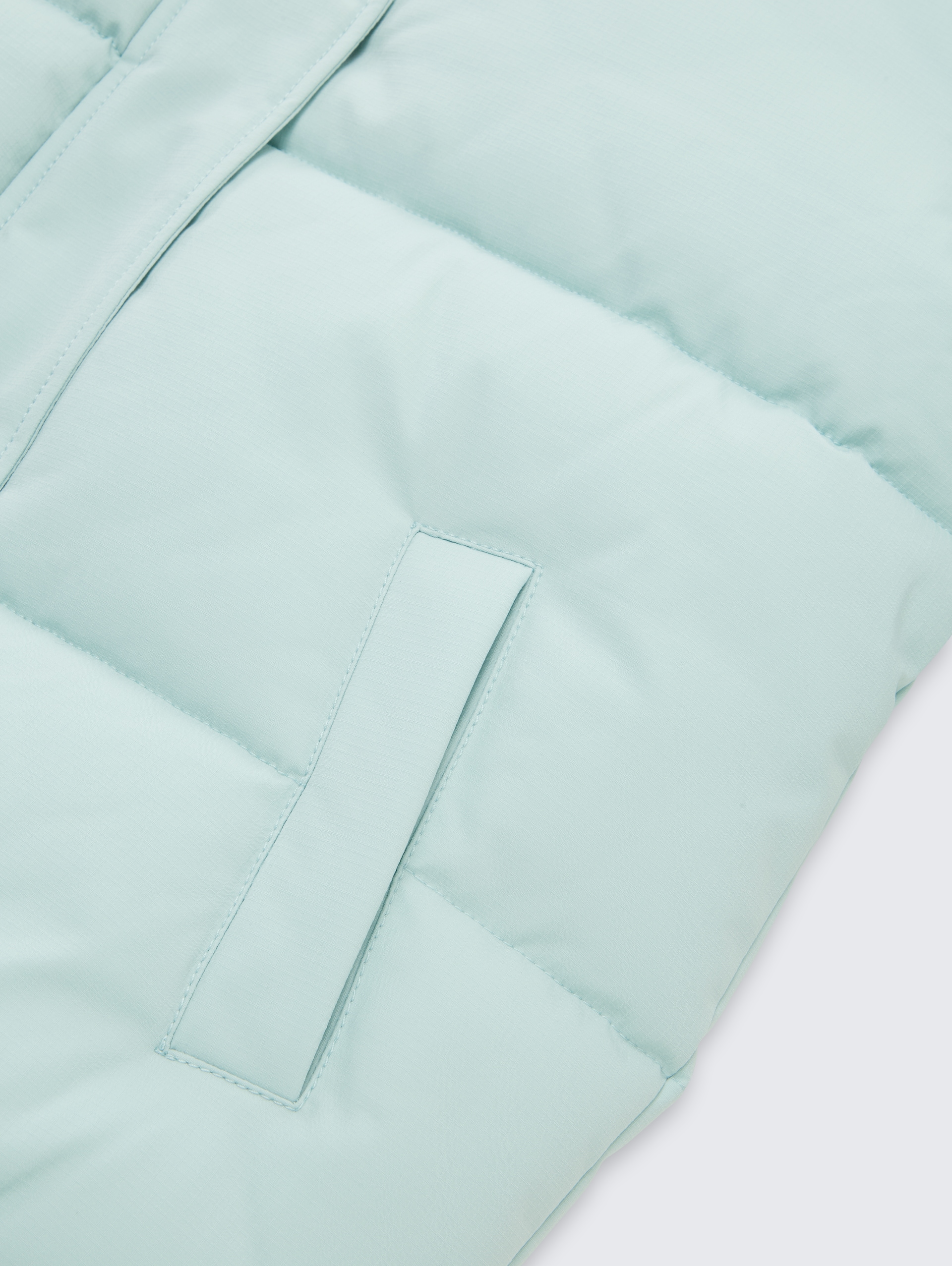 Puffer-Jacke mit Kapuze - blue haze - Detail-Model-Ansicht