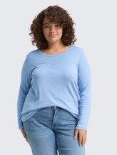 Plus Size - Basic Slim Fit Langarmshirt - light fjord blue - Ausschnitt Model-Vorderansicht