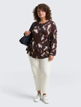 Plus Size - Blouse met patroon - brown blurry argyle - Model vooraanzicht