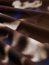 Plus Size - Blouse met patroon - brown blurry argyle - Materiaalweergave