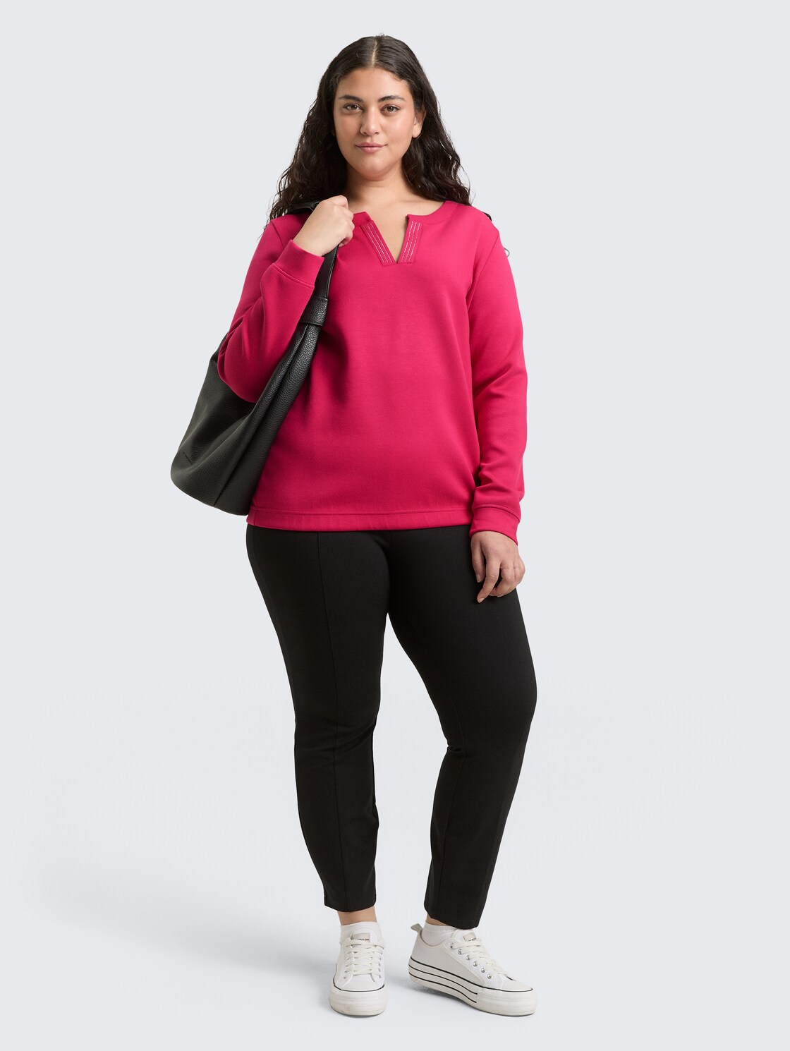 Plus Size - Scuba Sweatshirt mit Strasssteinen - dark pink - Model-Vorderansicht