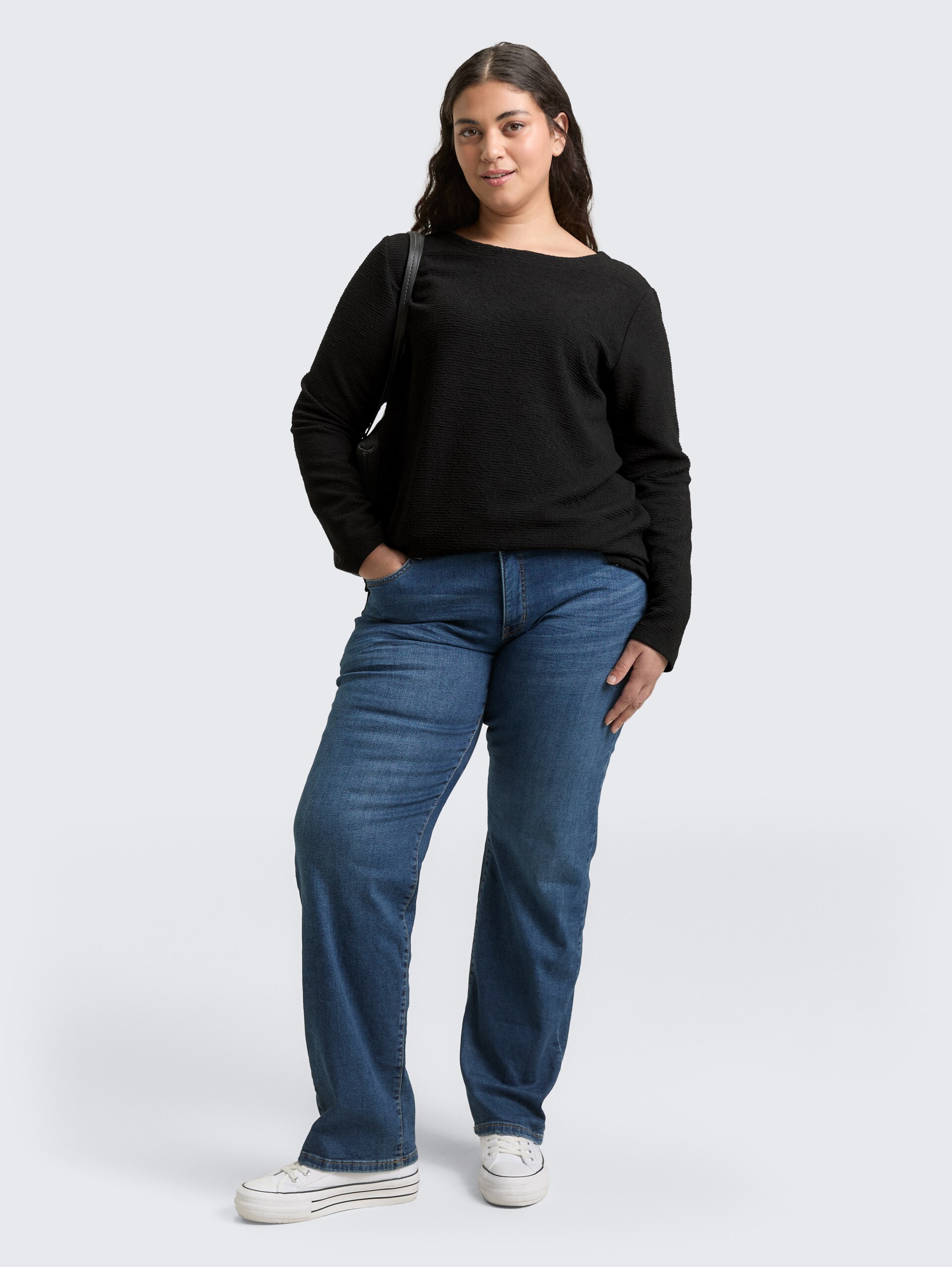 Plus Size - Sweatshirt mit Glitzer-Effekt - deep black - Model-Vorderansicht