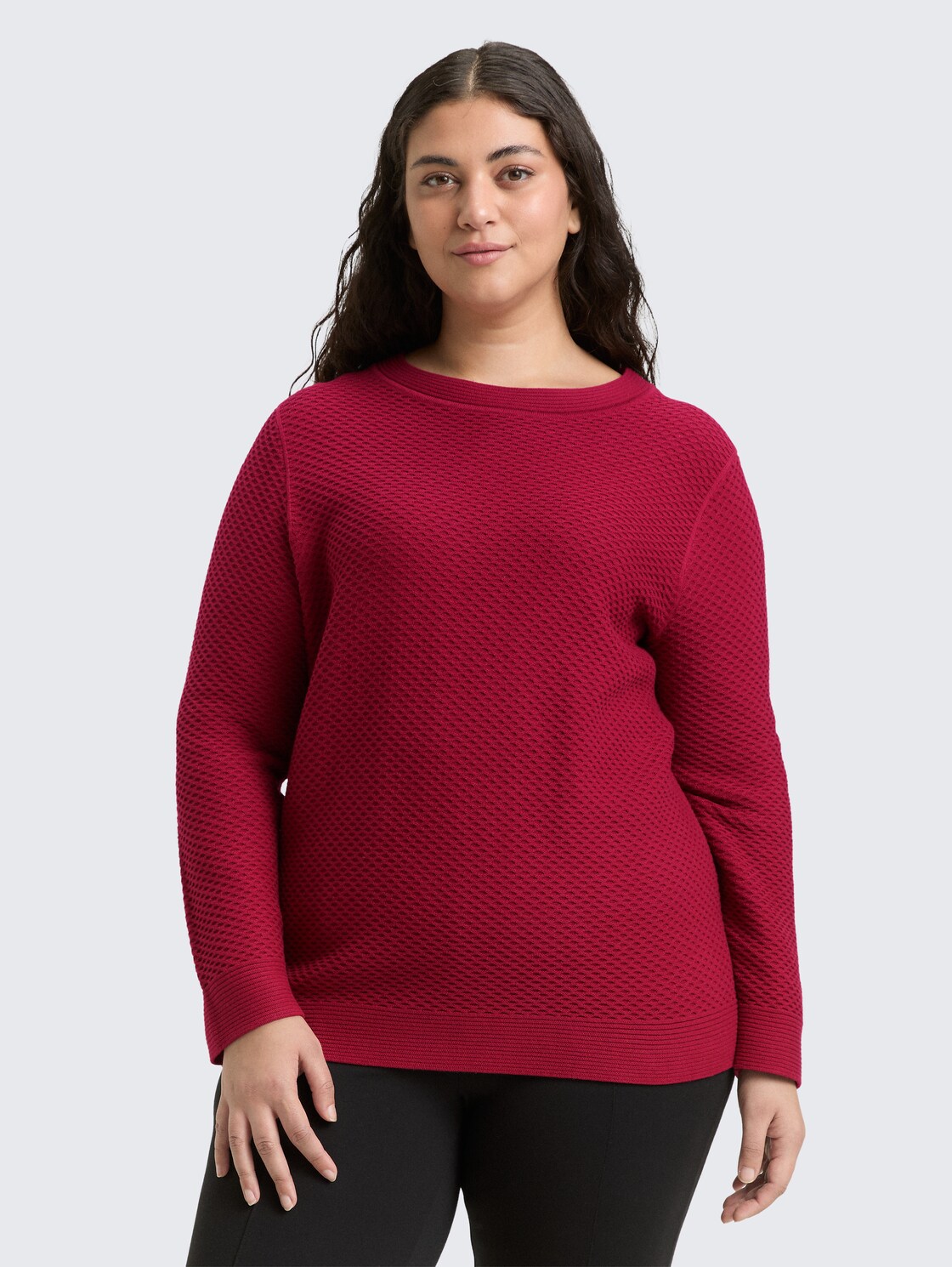 Plus Size - Loose Fit Strickpullover aus Baumwolle - Rumba Red - Ausschnitt Model-Vorderansicht