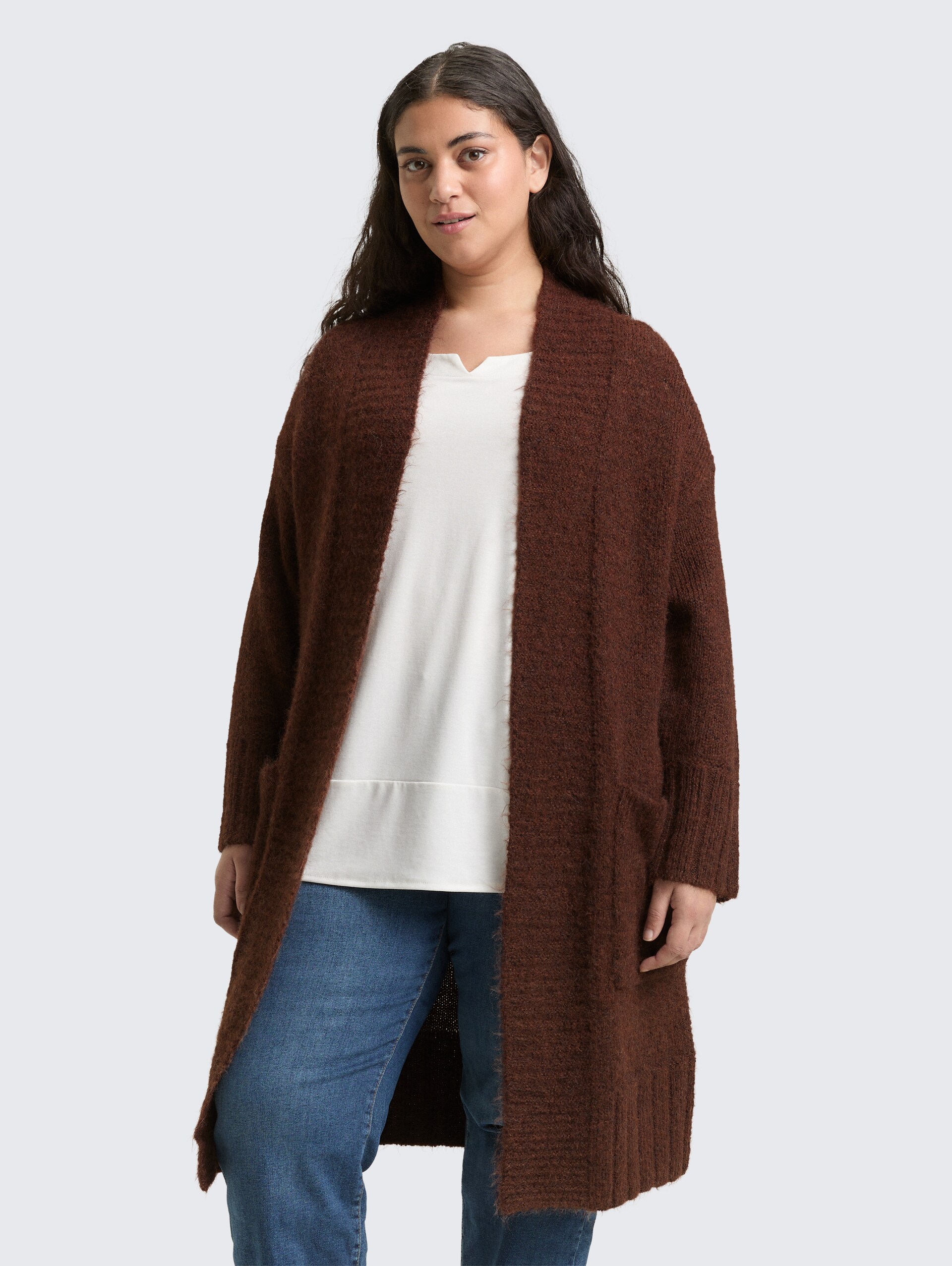 Plus Size - Oversize Cardigan mit Wollanteil - dark pecan brown melange - Ausschnitt Model-Vorderansicht