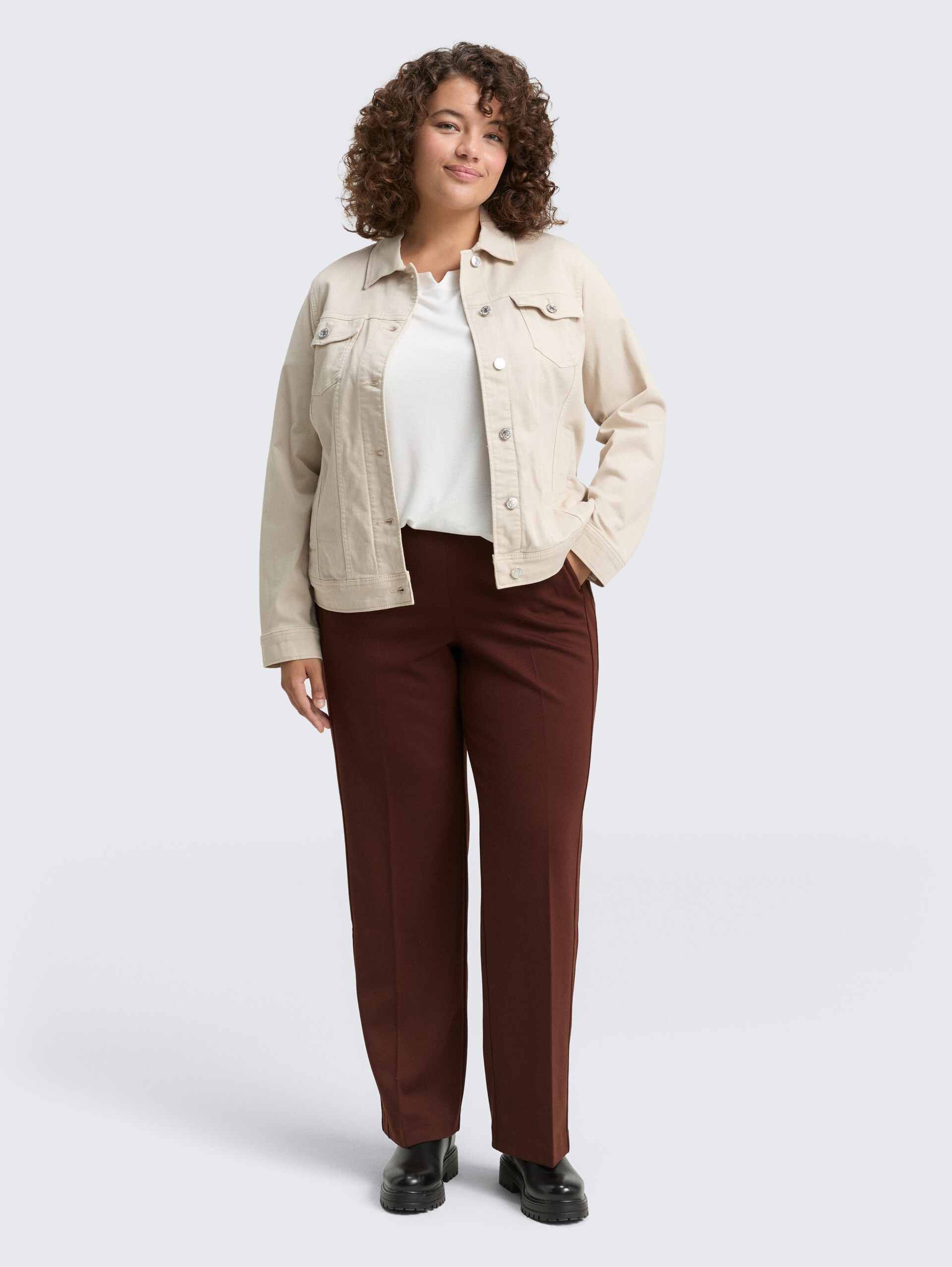 Plus Size - Straight Hose - dark pecan brown - Model-Vorderansicht