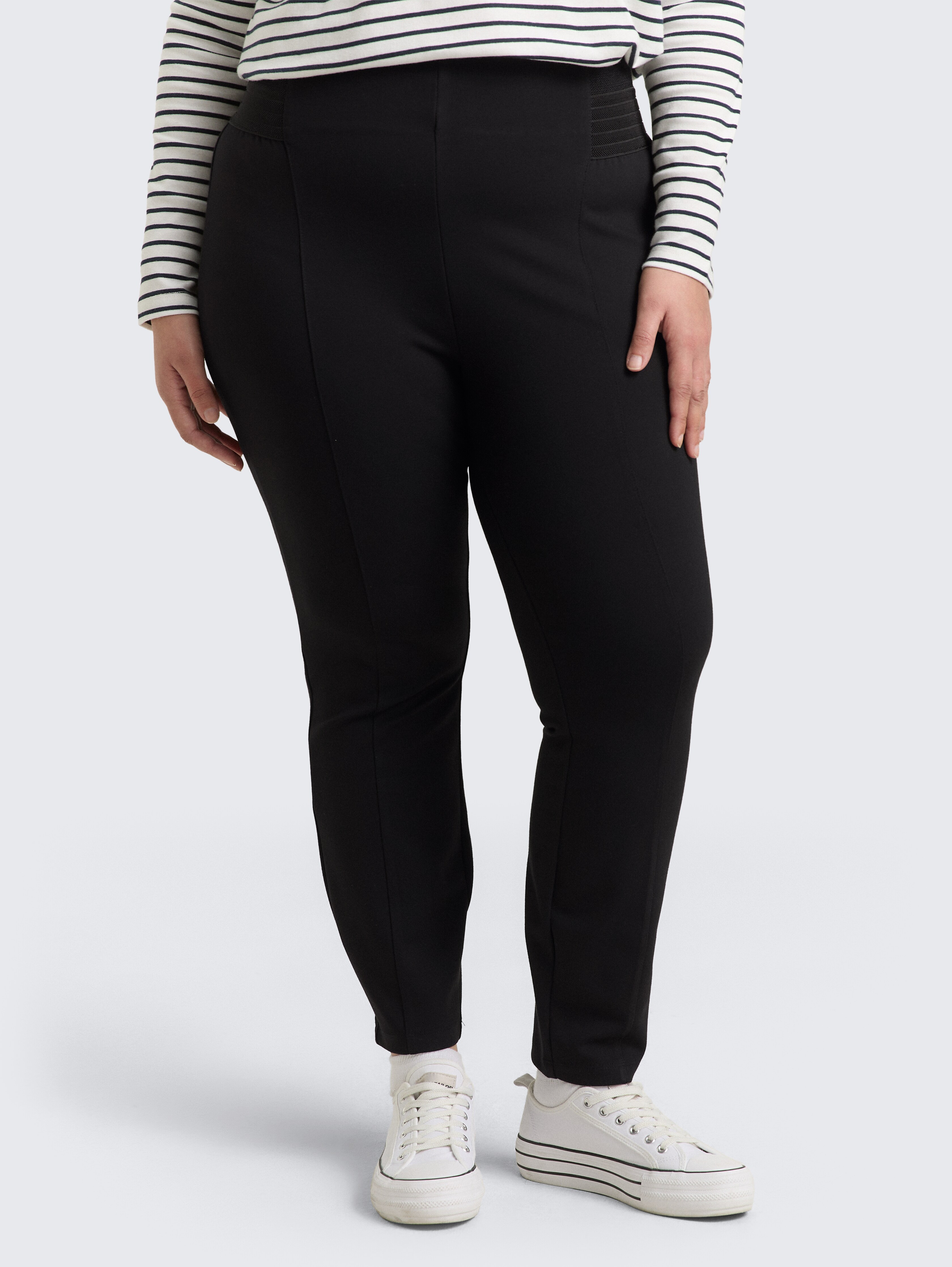 Plus Size - Treggings Hose mit elastischem Bund von Women Plus Size, deep black