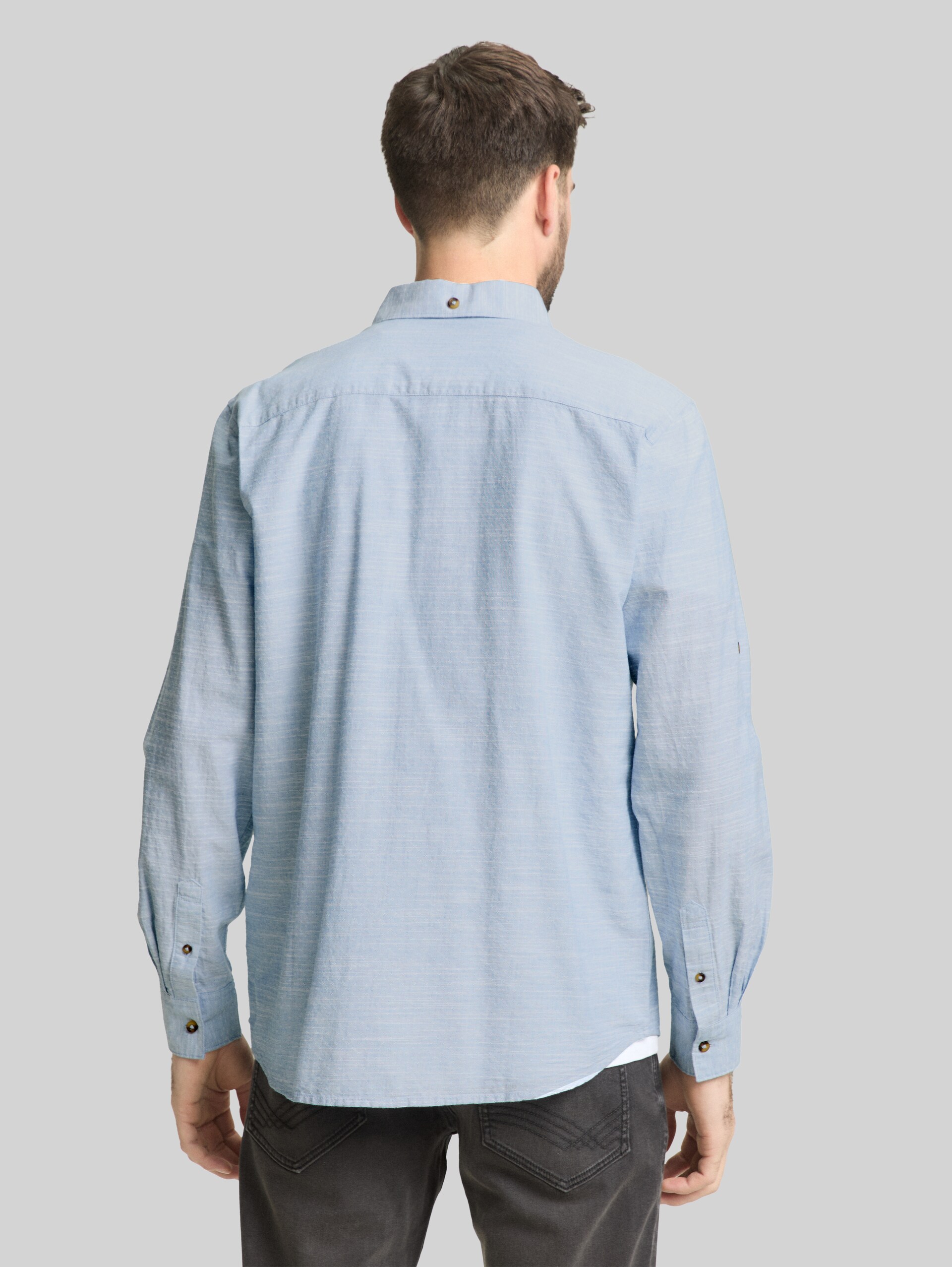 Regular Fit Hemd mit Turn-Up-Funktion - blue petrol structure - Auschnitt Model-Rückansicht
