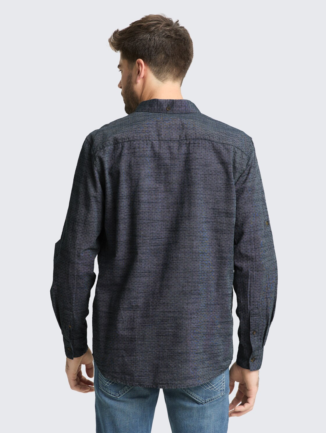 Regular Fit Hemd mit Turn-Up-Funktion - navy blue structure - Auschnitt Model-Rückansicht