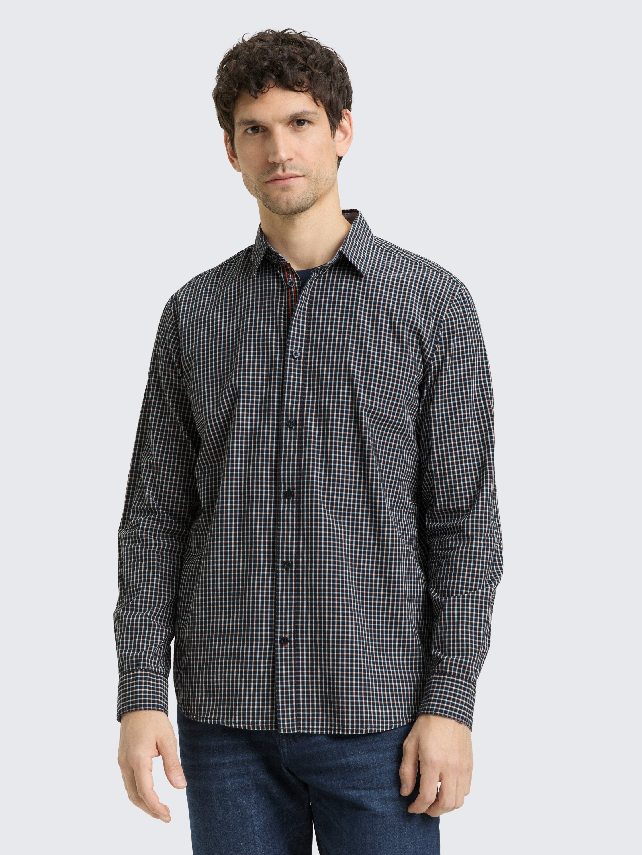 Regular fit shirt with checked pattern - navy small check - Neckline model front view
