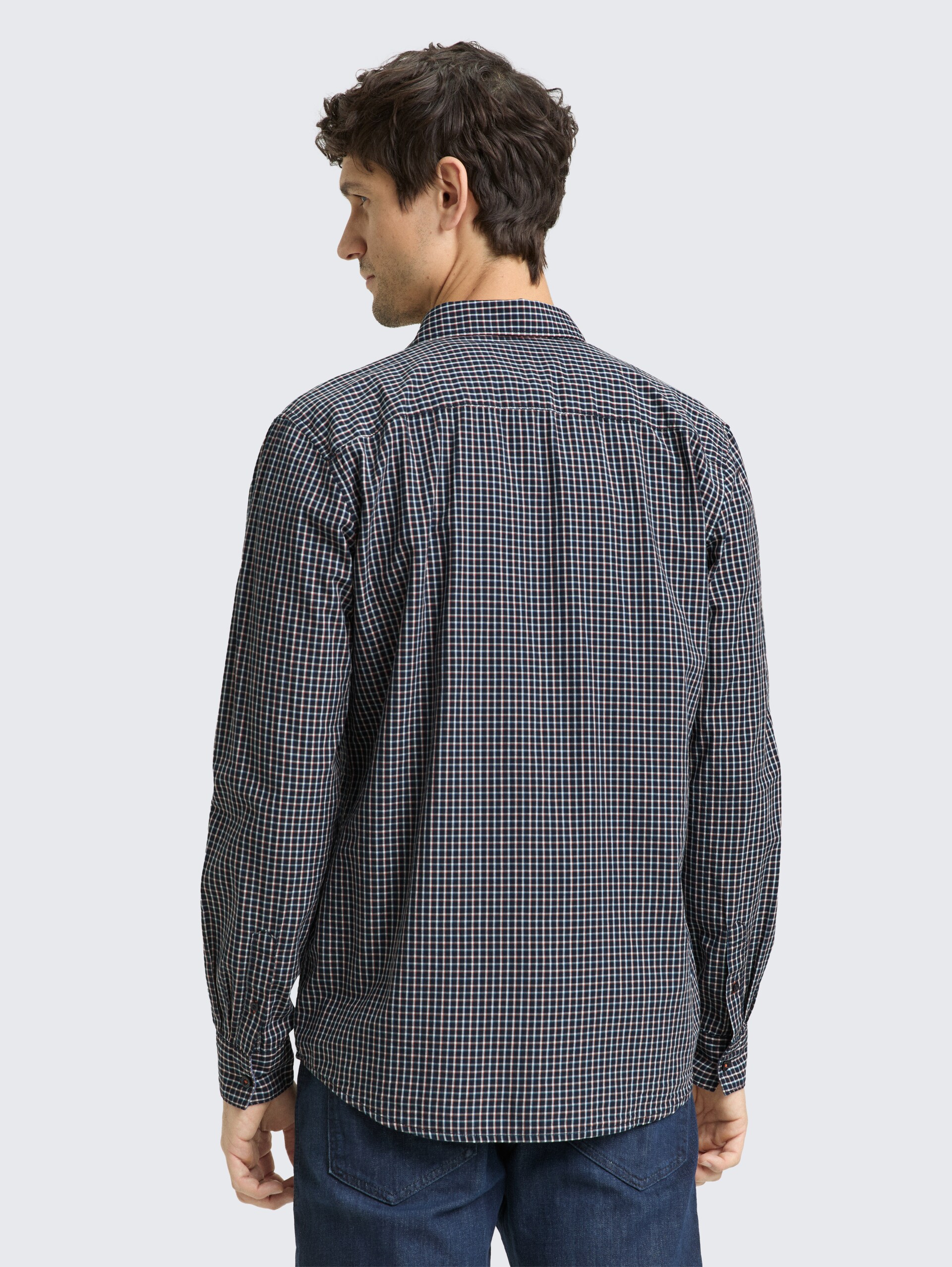 Regular Fit Hemd mit Karomuster - navy small check - Auschnitt Model-Rückansicht