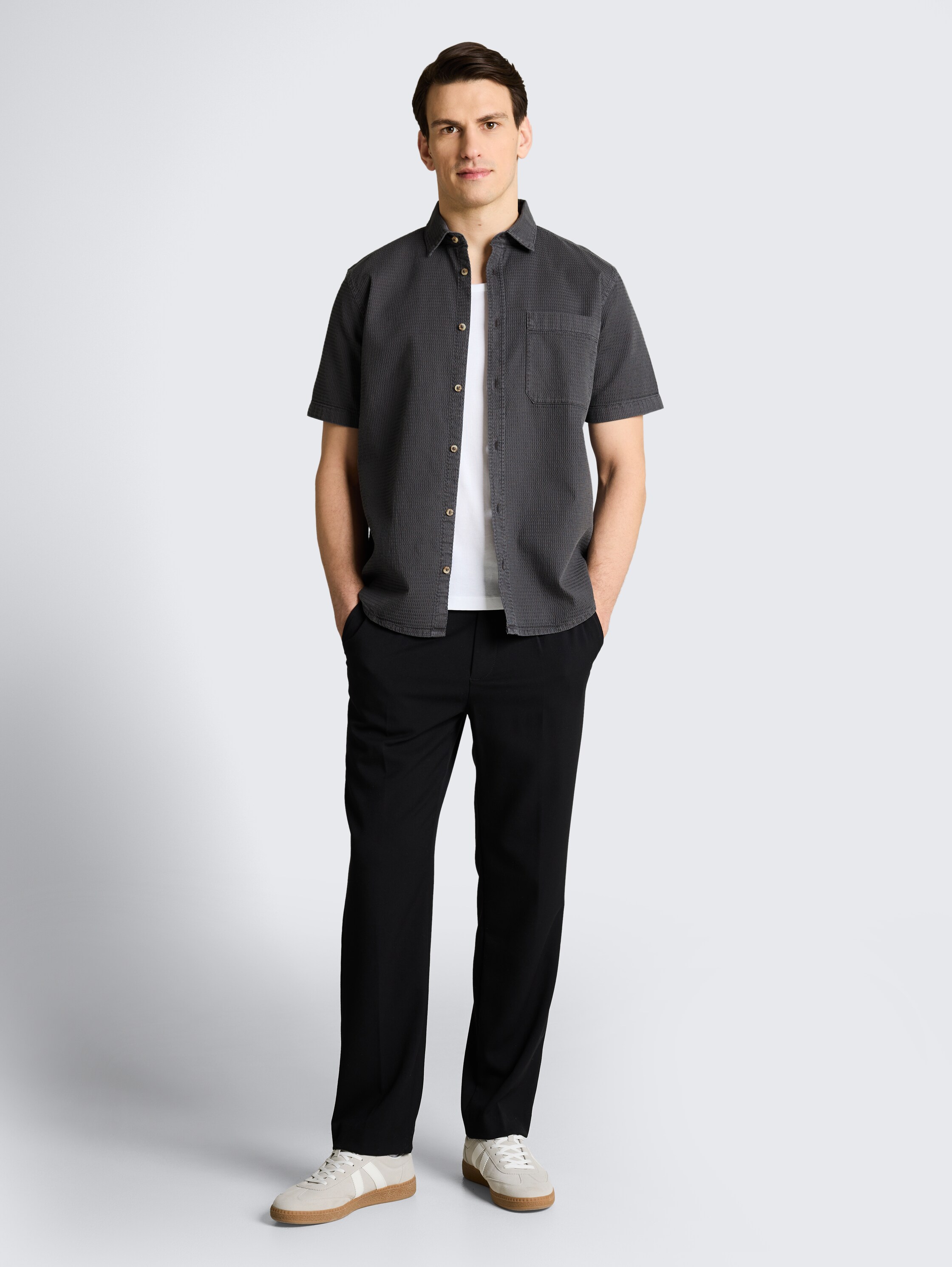Chemise à manches courtes et coupe régulière avec structure gaufrée - Tarmac Grey - Vue de face du modèle