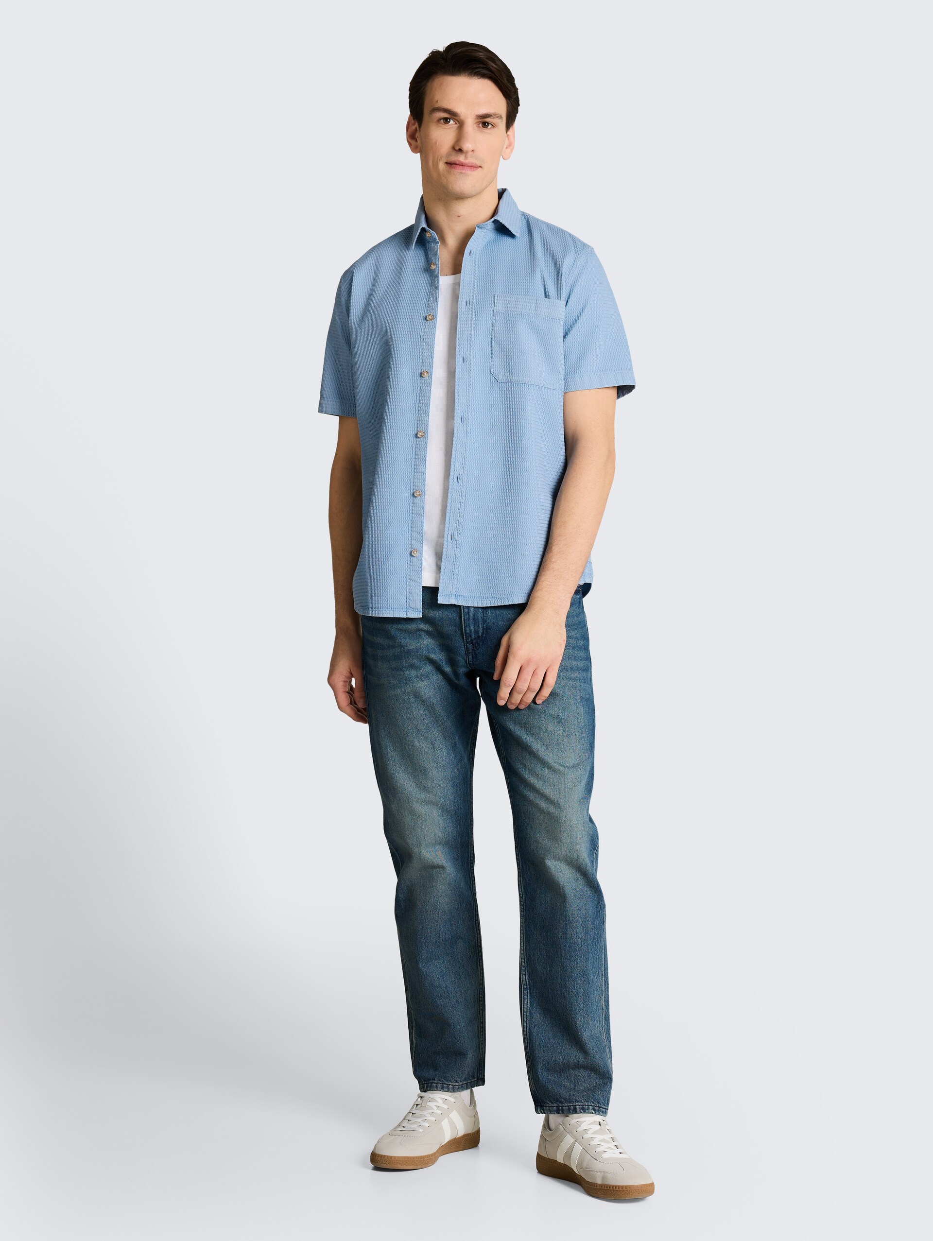 Regular Fit Kurzarmhemd mit Waffelstruktur - mountain spring blue - Model-Vorderansicht