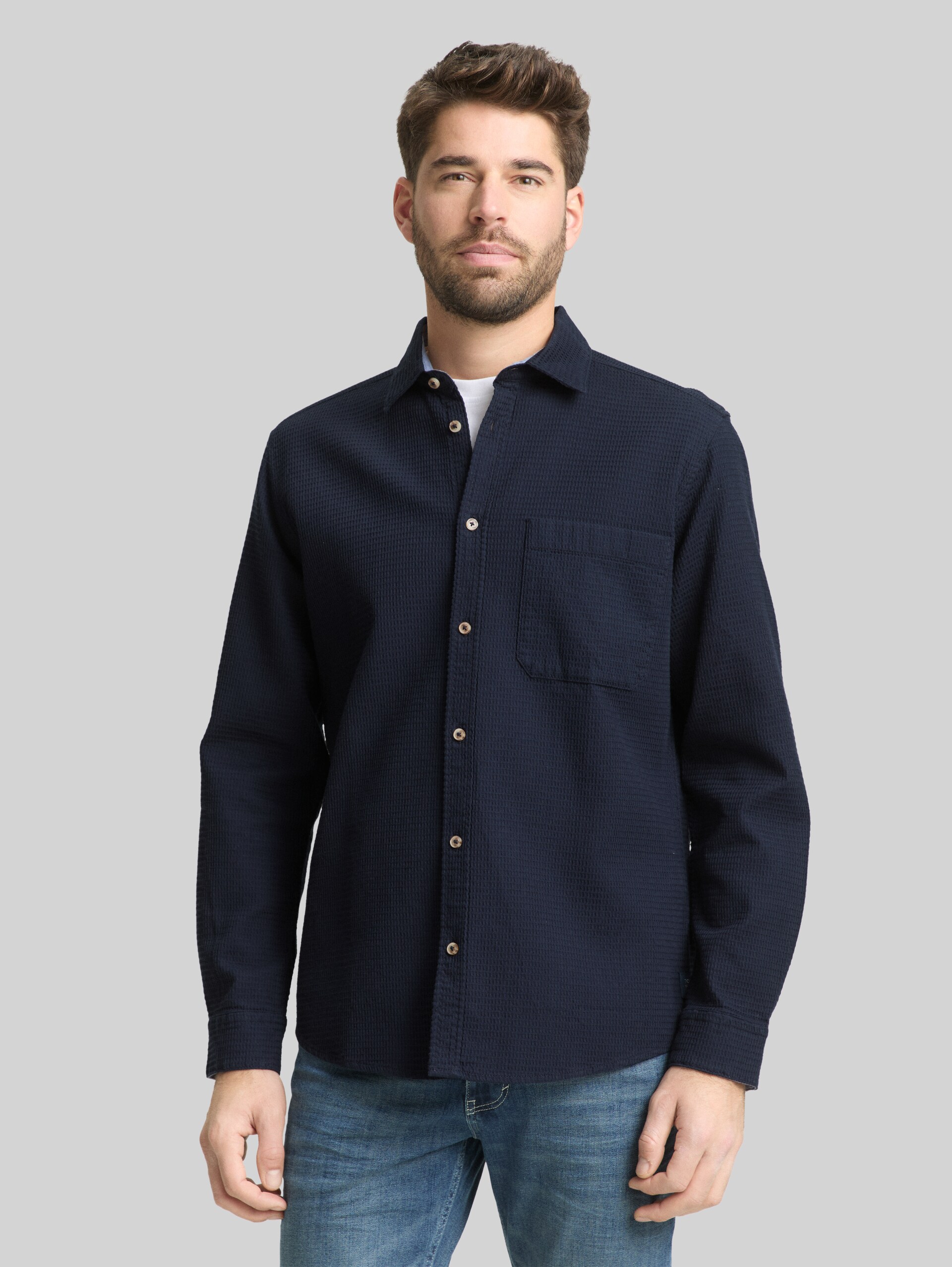 Regular Fit Hemd mit Waffelstruktur - sky captain blue - Ausschnitt Model-Vorderansicht