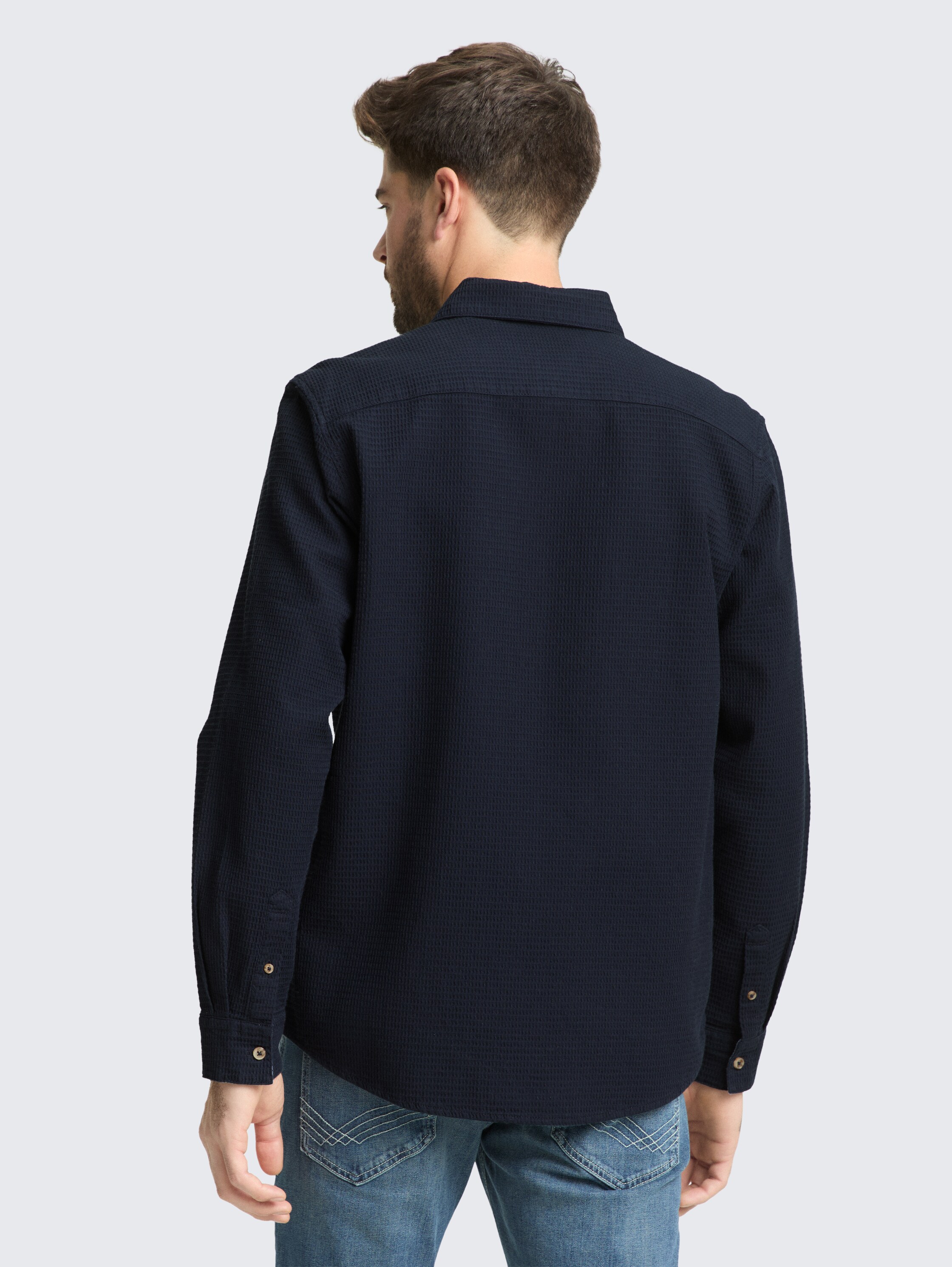 Regular Fit Hemd mit Waffelstruktur - sky captain blue - Auschnitt Model-Rückansicht