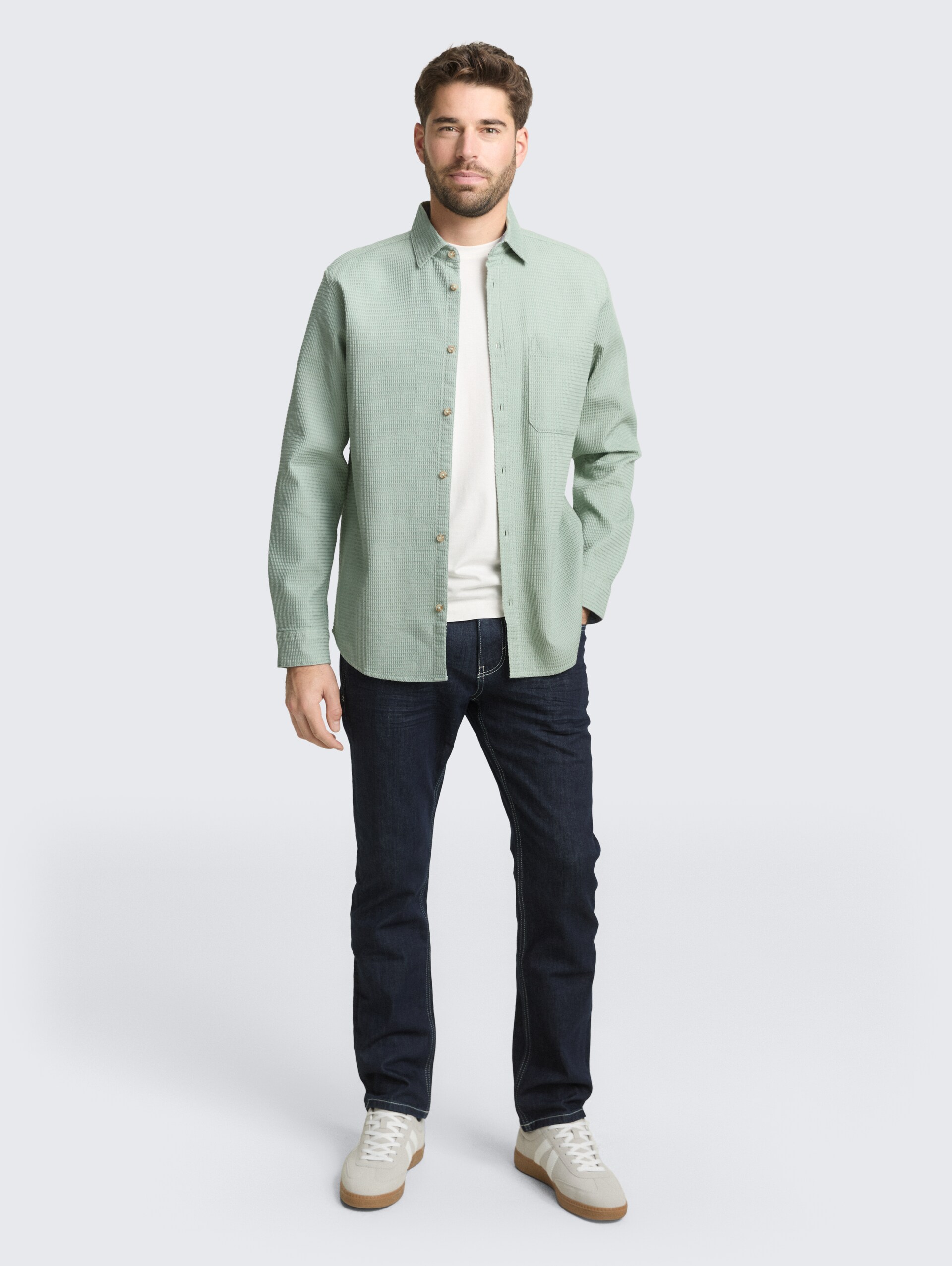 Regular Fit Hemd mit Waffelstruktur - soft greyish green - Model-Vorderansicht