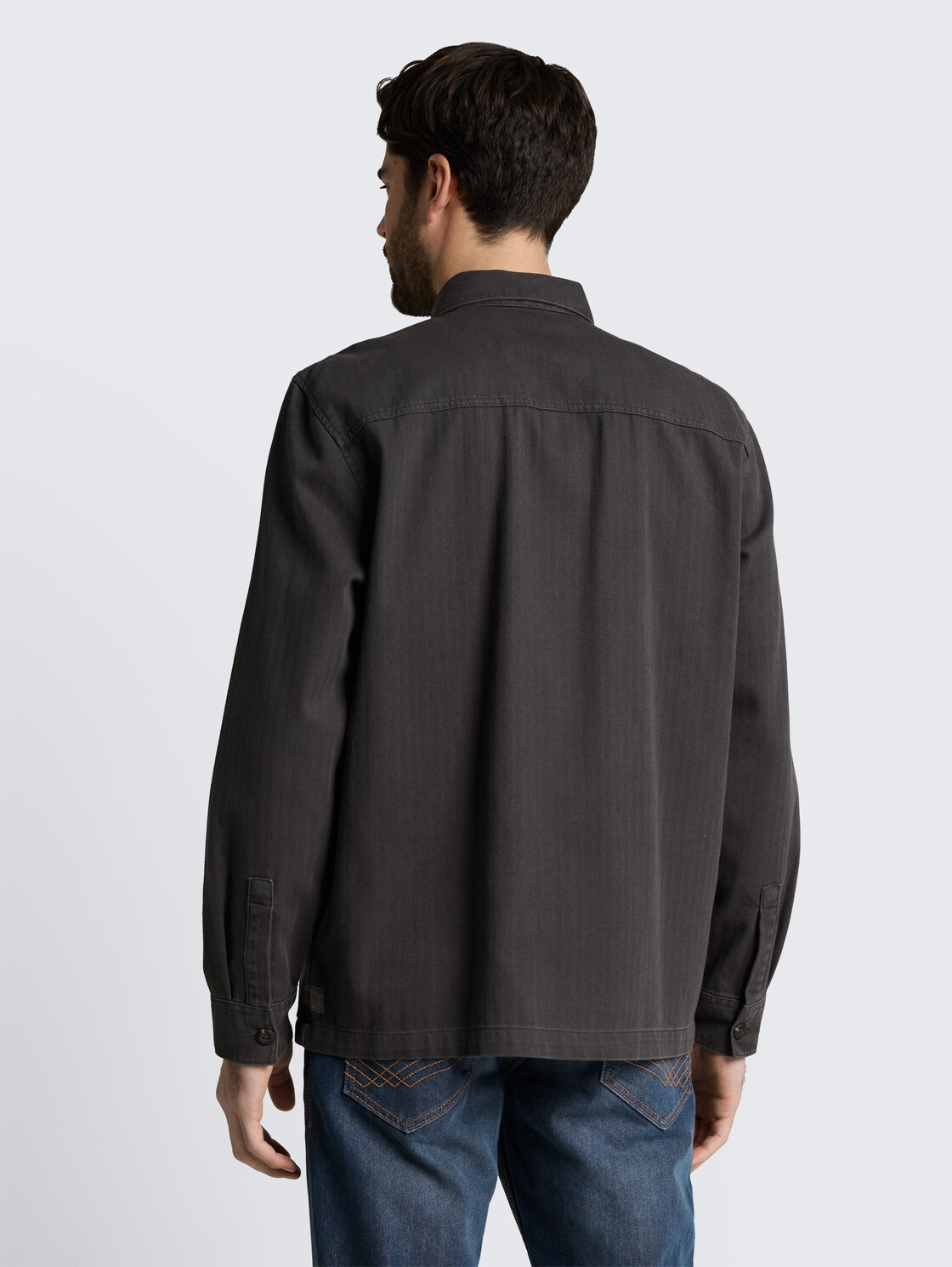 Overshirt im Washed-Look - Tarmac Grey - Auschnitt Model-Rückansicht