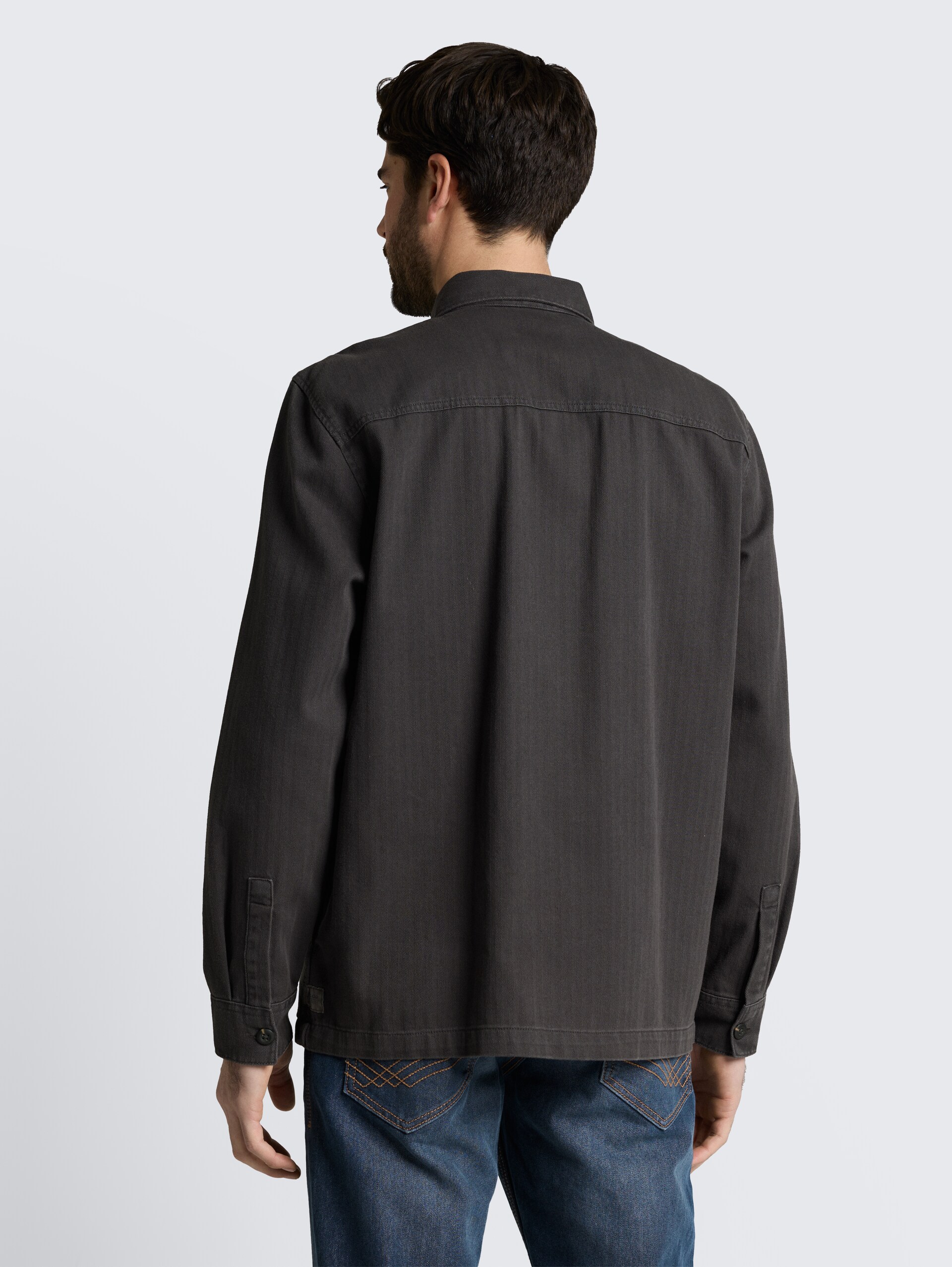 Overshirt im Washed-Look - Tarmac Grey - Auschnitt Model-Rückansicht
