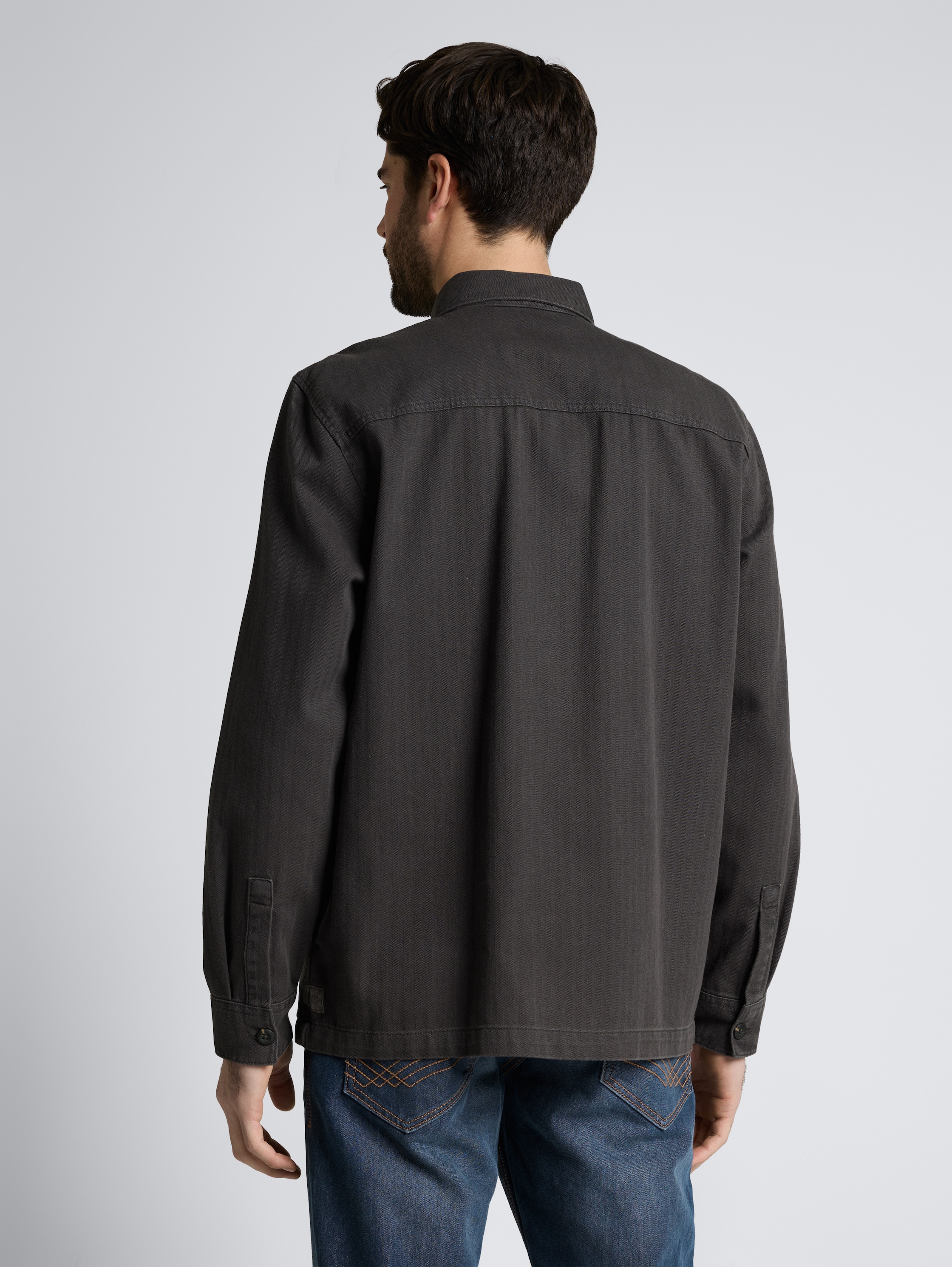 Overshirt with a washed look - Tarmac Grey - Neckline model-back view