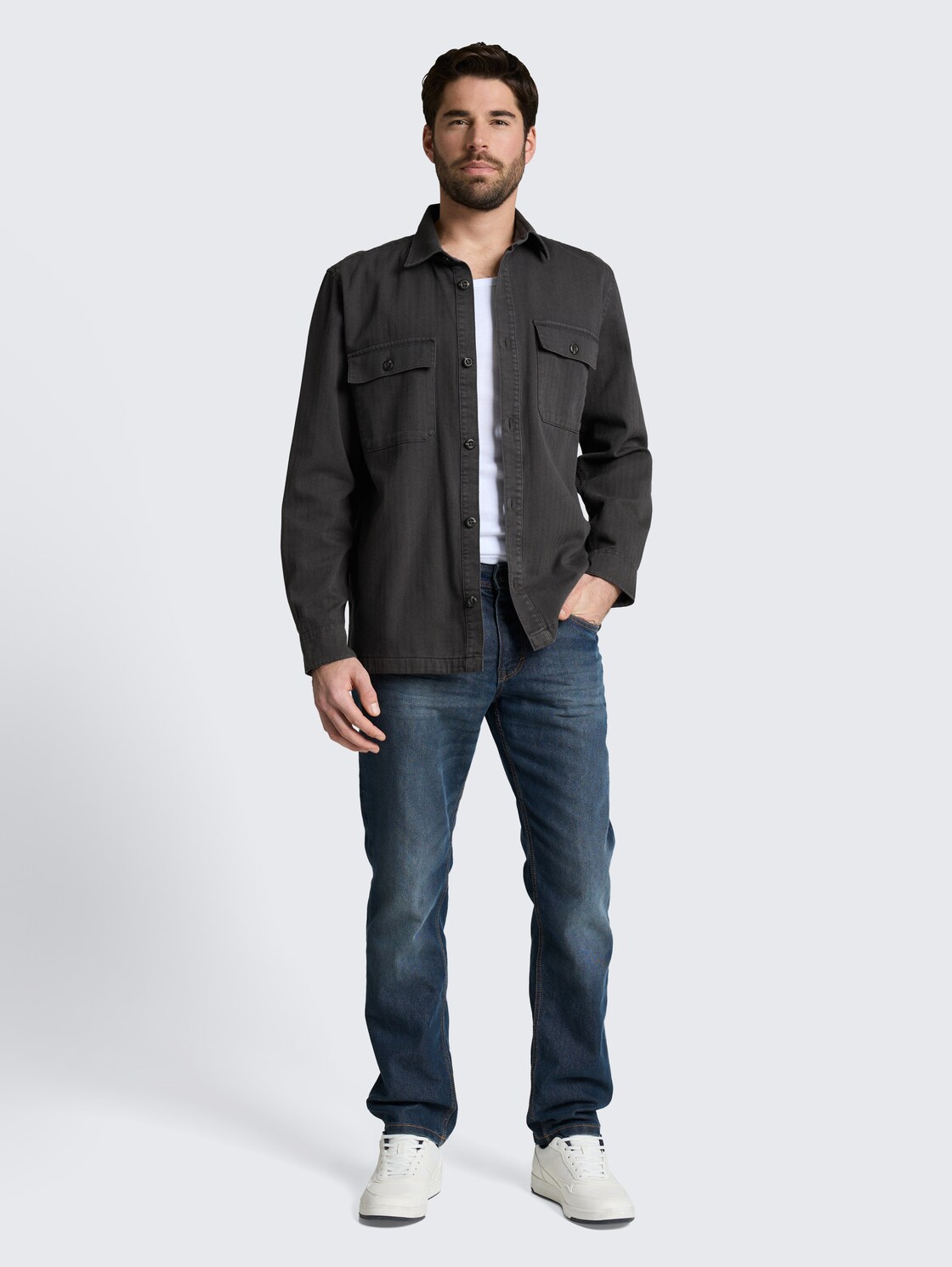 Overshirt im Washed-Look - Tarmac Grey - Model-Vorderansicht