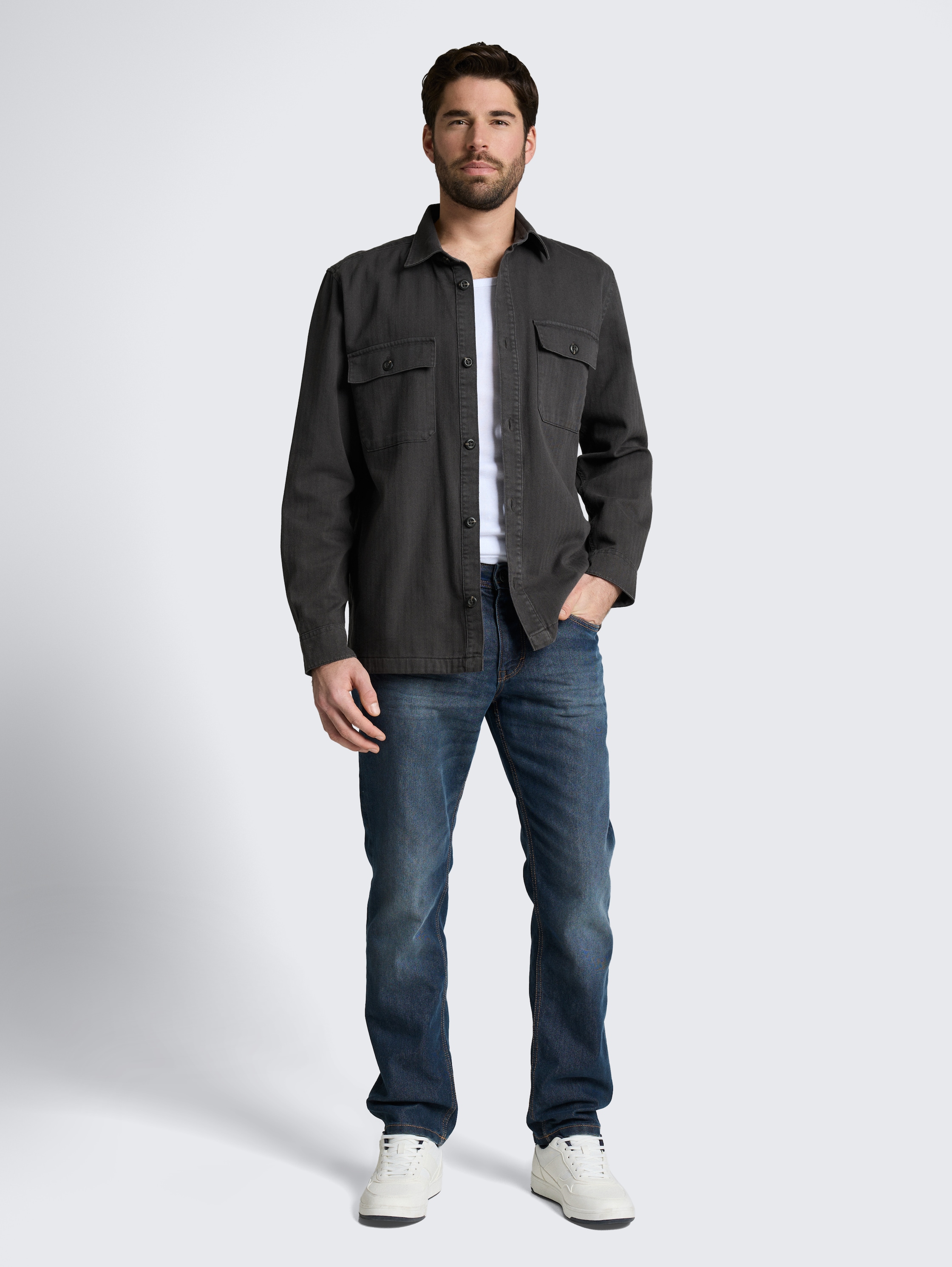 Overshirt with a washed look - Tarmac Grey - Model front view