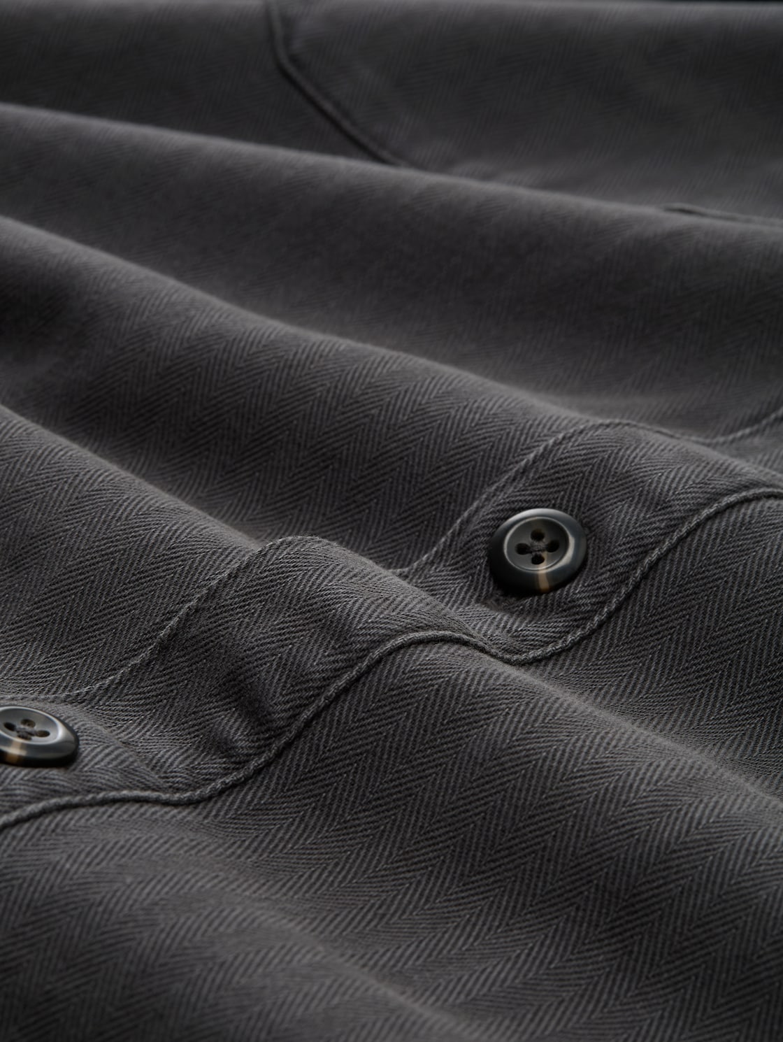 Overshirt im Washed-Look - Tarmac Grey - Material-Ansicht